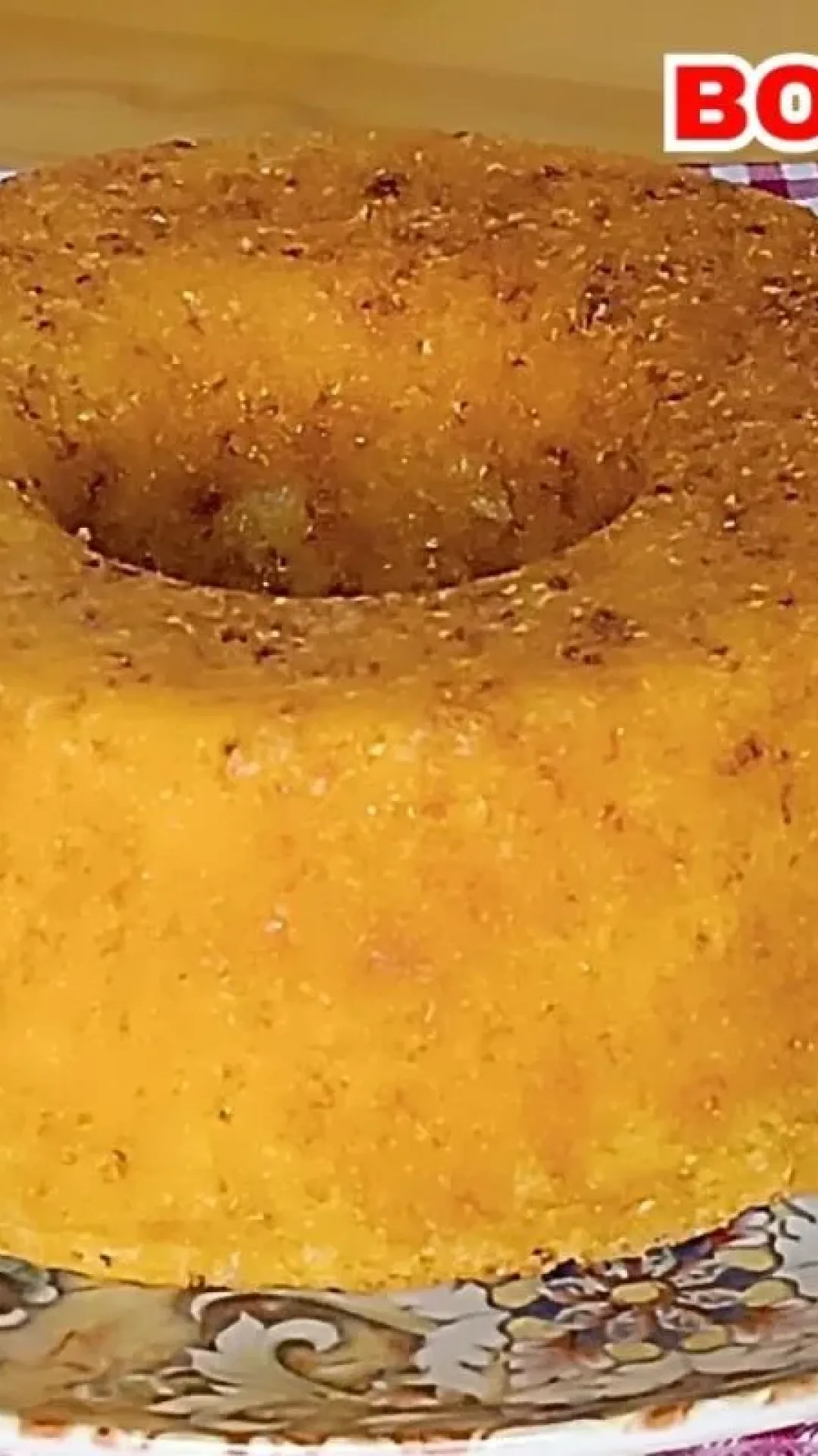 Bolo sem farinha feito com a medida de quatro copos, que fica fofinho e úmido, uma delícia