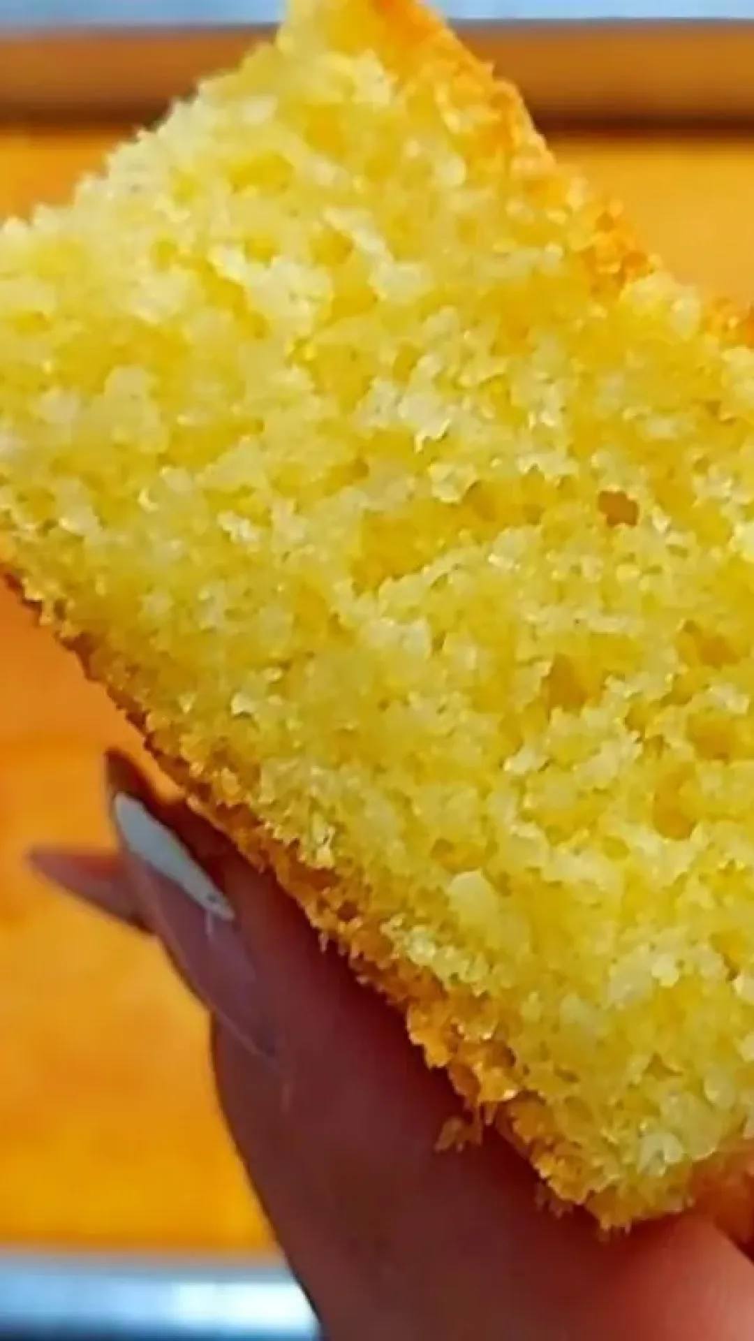 Bolo sem glúten no liquidificador com fubá e maizena simples de fazer e fofinho