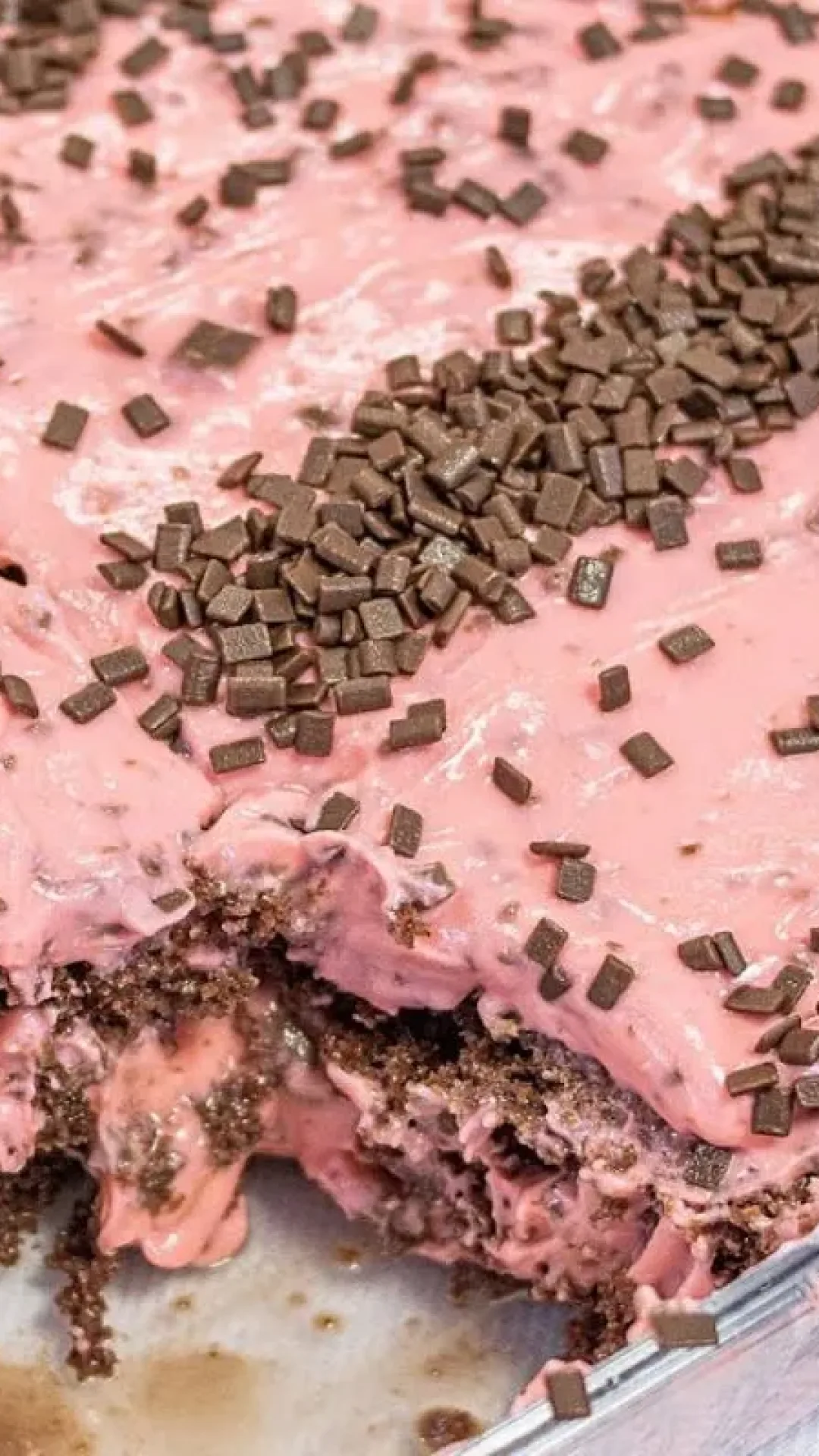Bolo sensação na travessa: ideal para aniversário ou sobremesa, fácil de preparar e muito cremoso