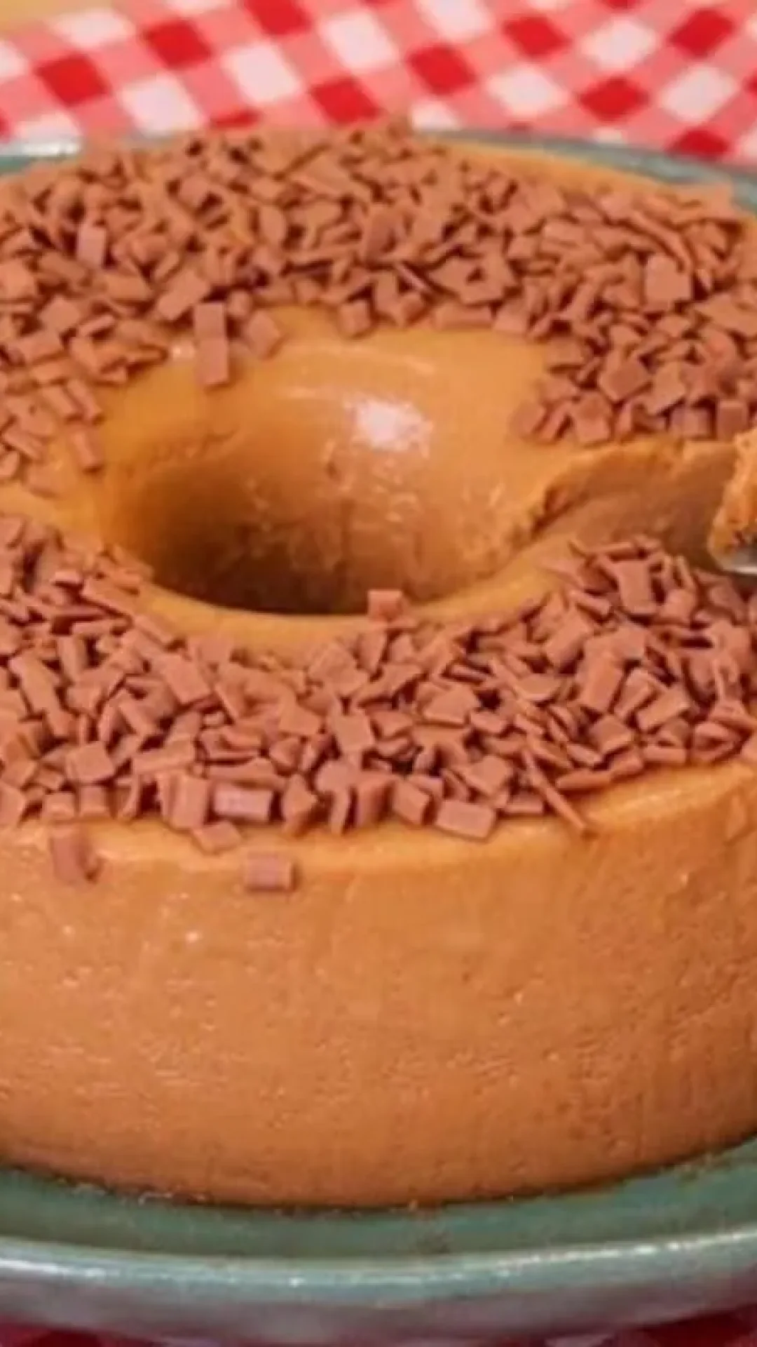 Brigadeirão de doce de leite cremoso e fácil de fazer, para deixar todos com água na boca