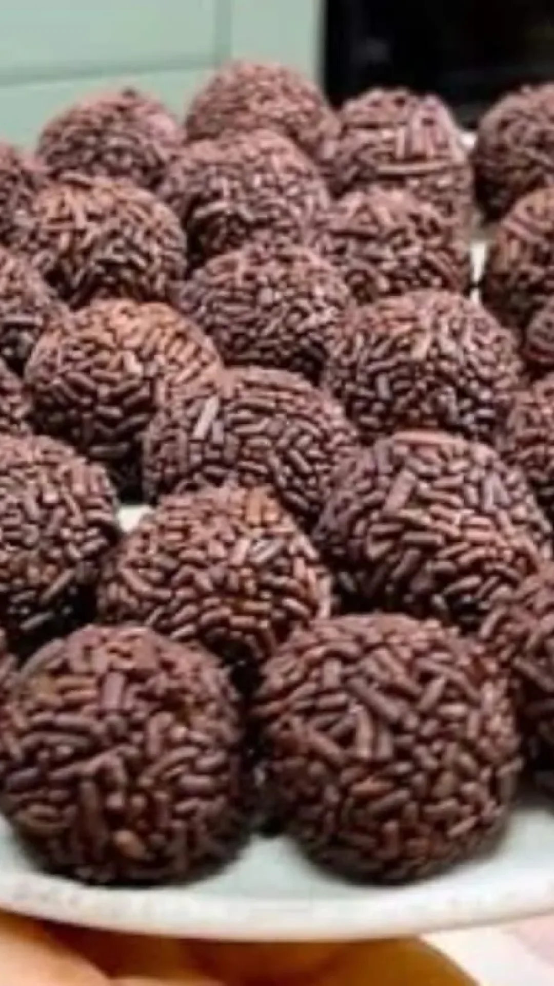 Brigadeiro de aniversário, um doce tradicional com um rendimento incrível para você arrasar