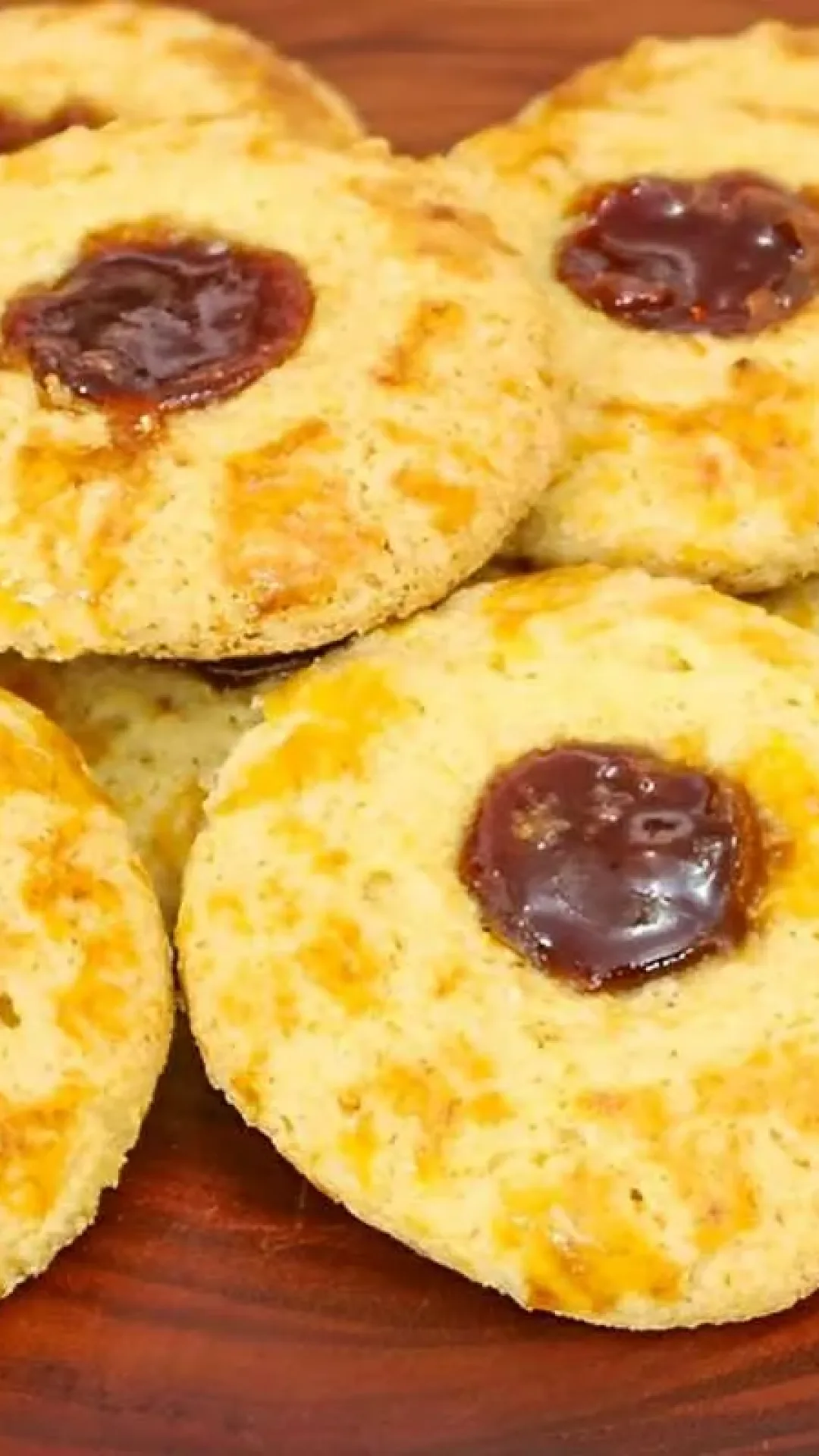Broa de milho da vovó com recheio de goiabada perfeita para o seu café da manhã ou lanche da tarde