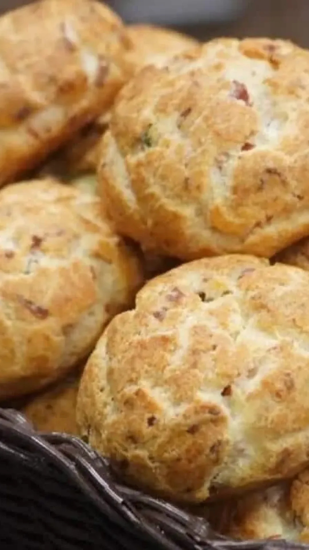Broa de sal temperada deliciosa e uma ótima novidade para seu café da manhã