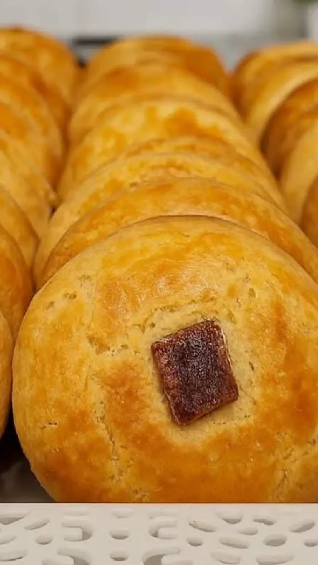 Broinha de fubá igual de padaria que derrete na boca para você servir no café da manhã de Natal