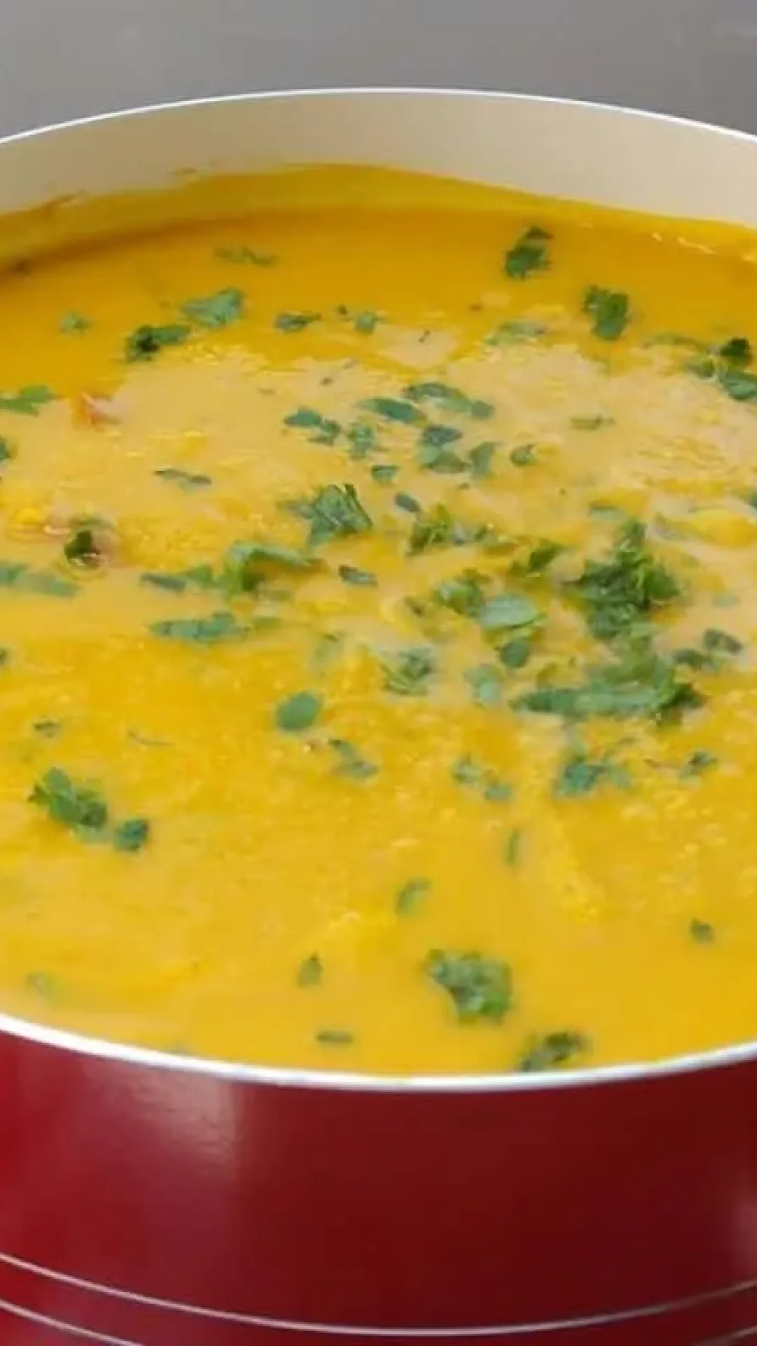 Caldo de abóbora com calabresa: aprenda a fazer essa receita rápida de fazer e fica deliciosa