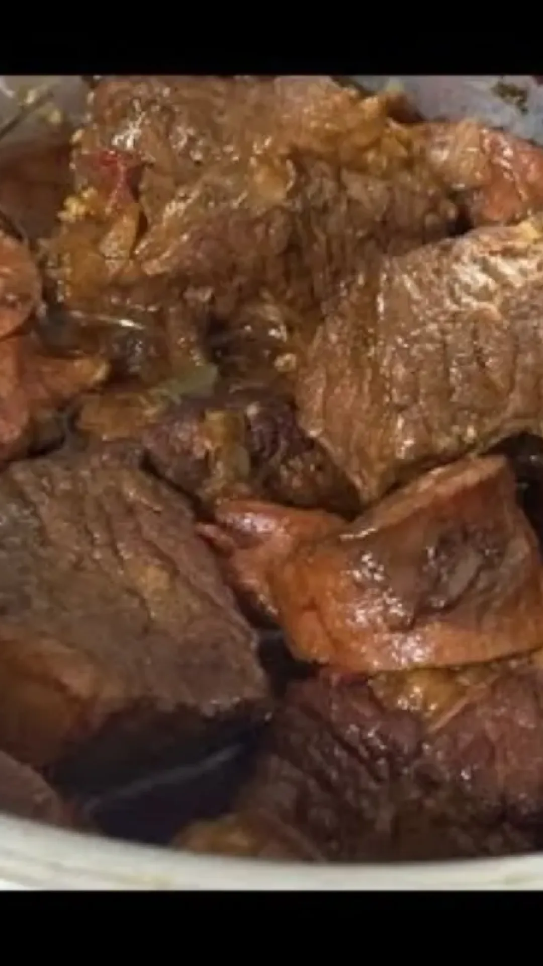 Carne assada de panela de pressão: que fica tão macia que chega a desmanchar na boca