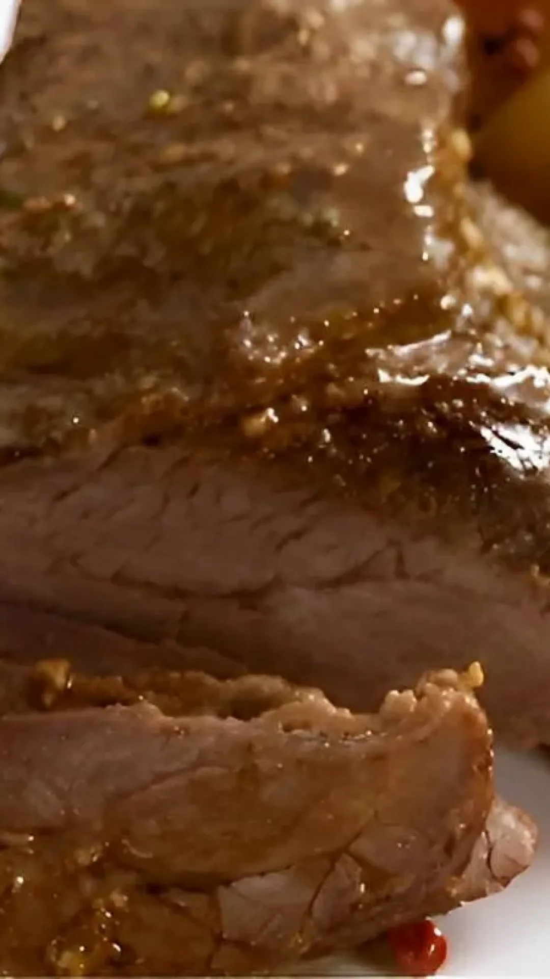 Carne assada na panela de pressão com batatas fica uma delícia perfeita para o dia a dia