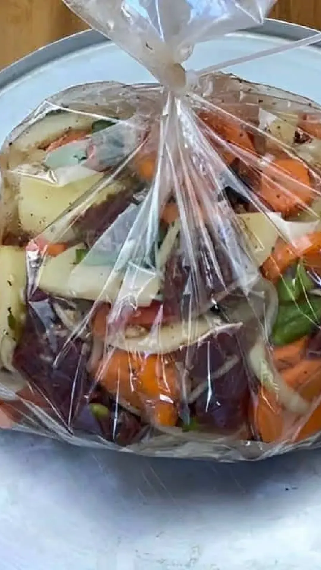 Carne assada no papel celofane fica macia e muito saborosa você não vai acreditar no resultado