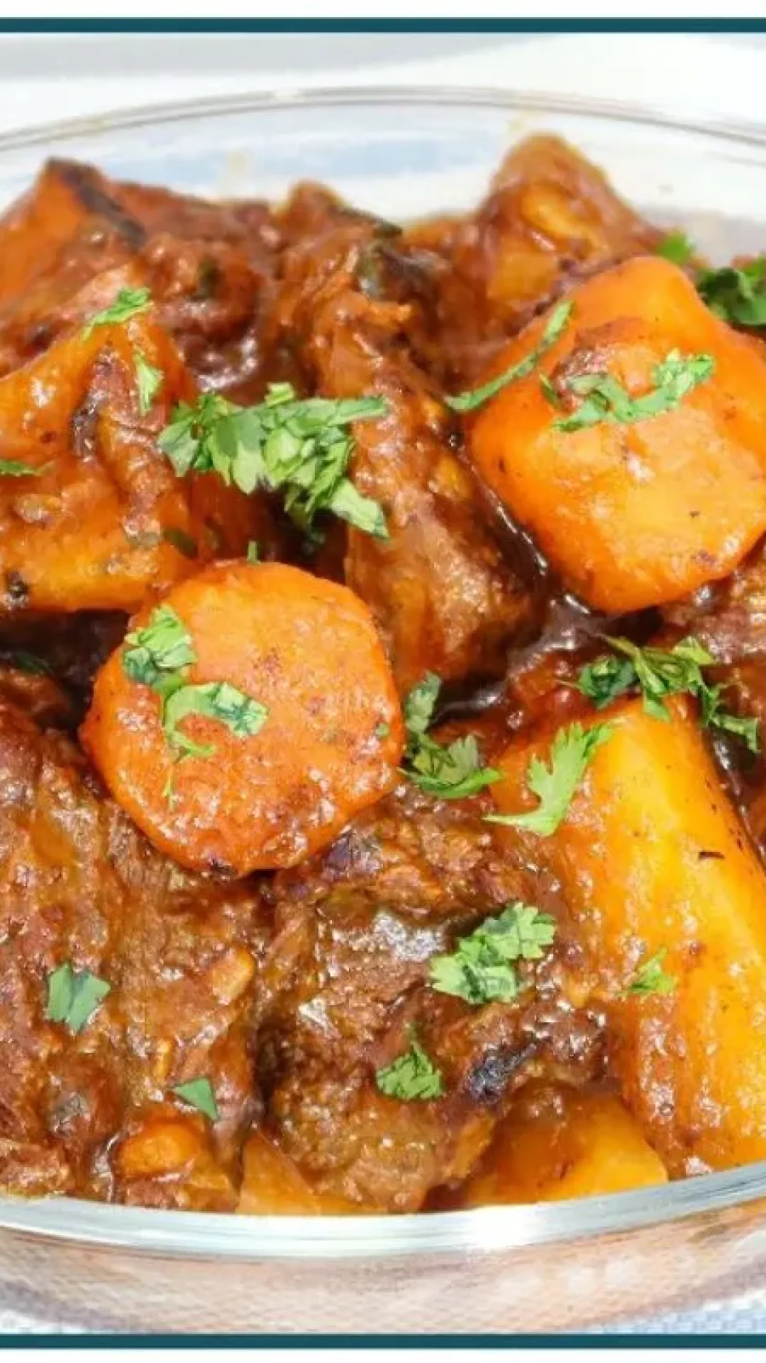 Carne de panela suculenta com aipim perfeita para seu almoço de domingo