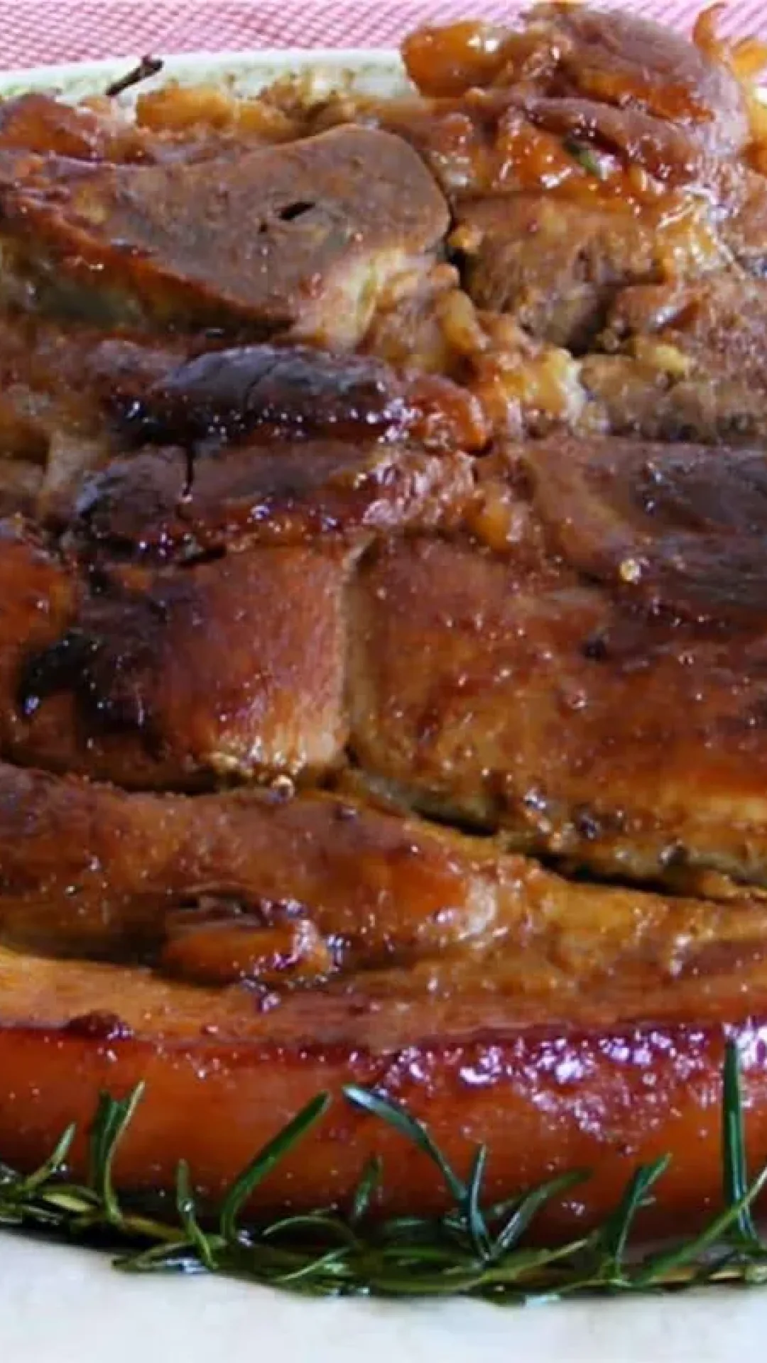 Carne de porco assada com tempero prático ela é econômica e muito saborosa