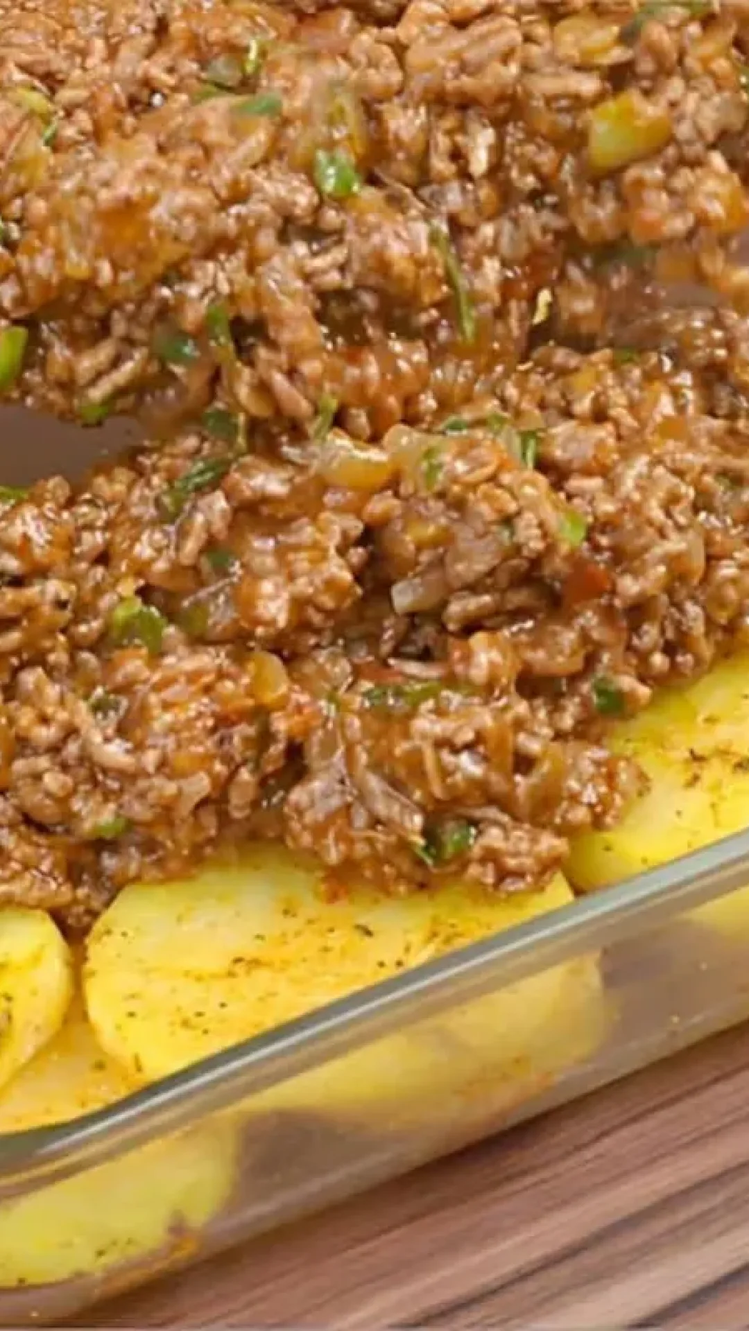 Carne moída diferente ao forno com batatas uma delícia para qualquer dia da semana