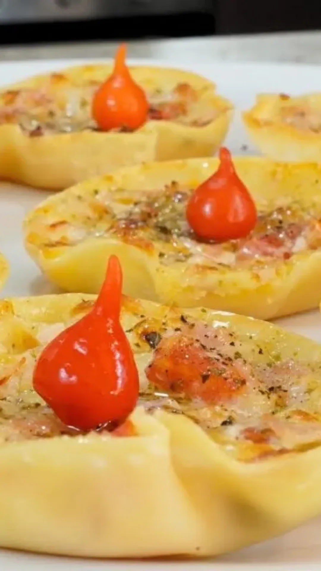 Cestinhas com massa de pastel, uma opção de entradinha crocante e deliciosa que não precisa fritar