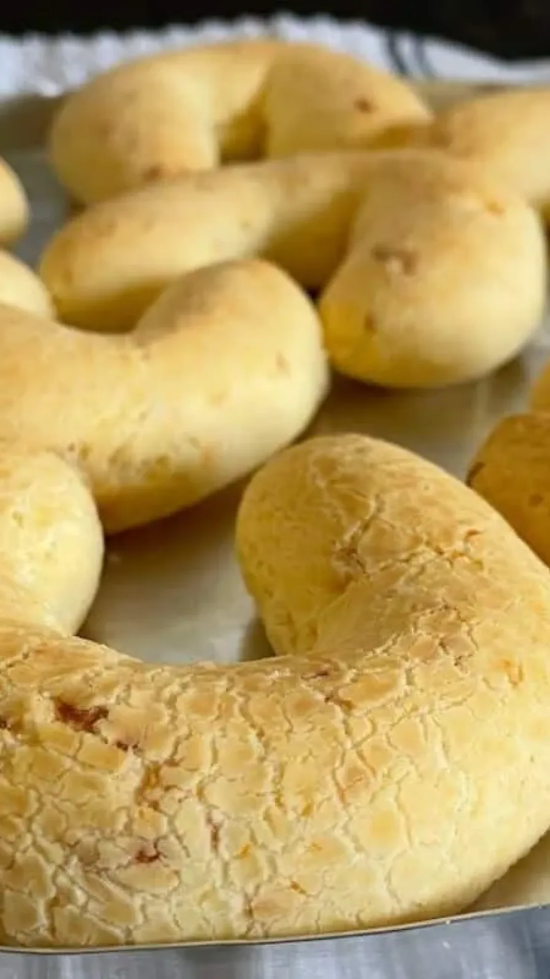 Chipa caseira fofinha e deliciosa: fácil de fazer e fica melhor que pão de queijo.