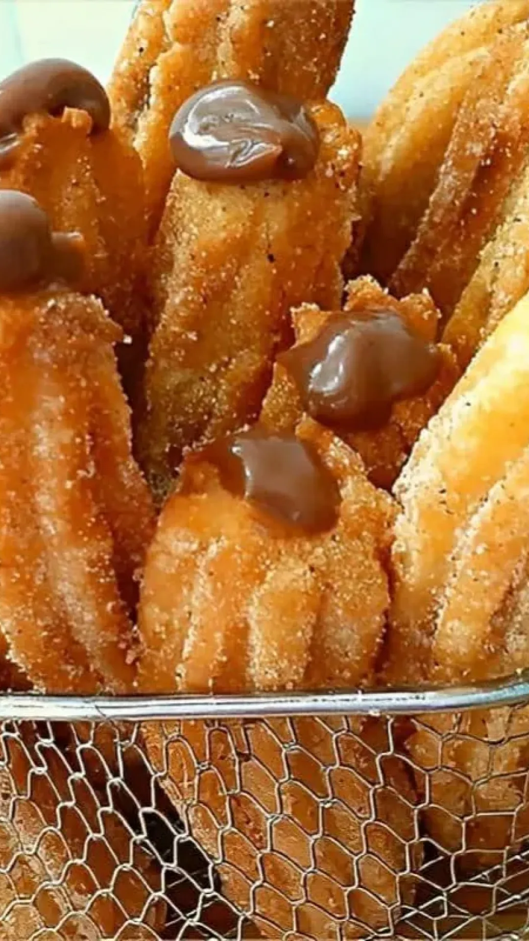 Churros caseiros simples e fáceis de preparar e ficam iguais aos churros vendidos nos parques