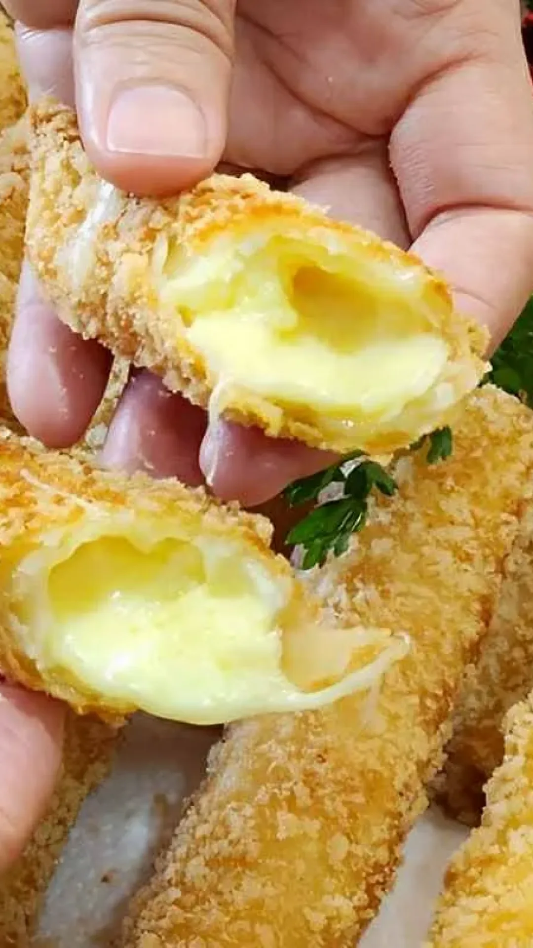 Cigarrete de 2 ingredientes feita com massa de pastel muito simples prática e deliciosa