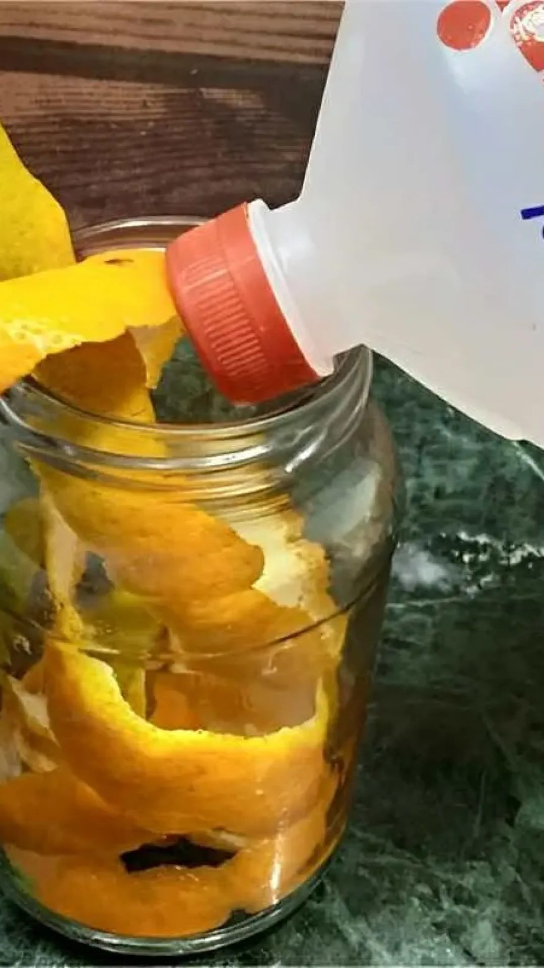 Coloquei álcool na casca de laranja e nunca mais gastei dinheiro com esse produto no mercado