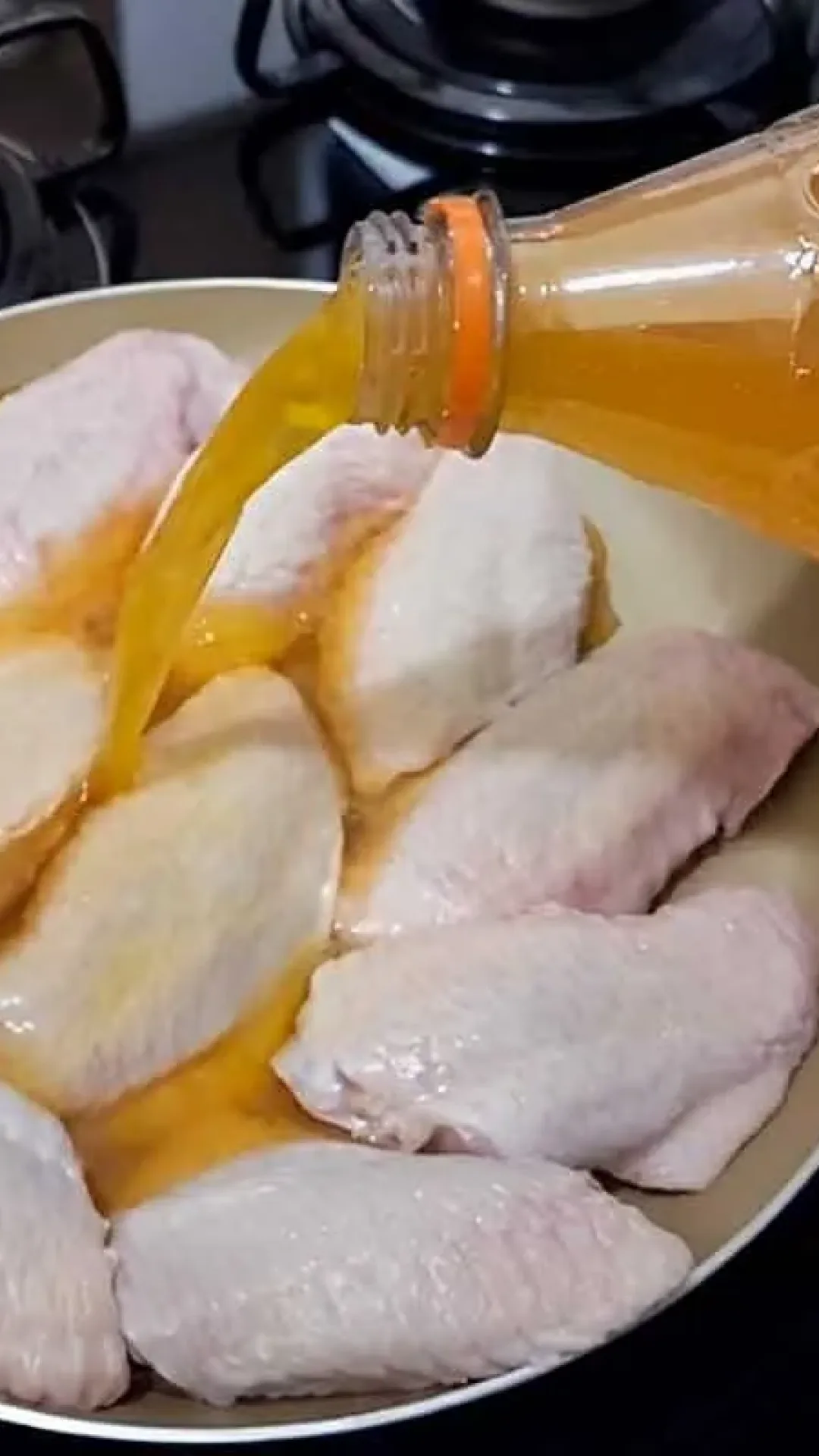 Coloquei Fanta nas asinhas de frango e elas ficaram com um sabor incrível