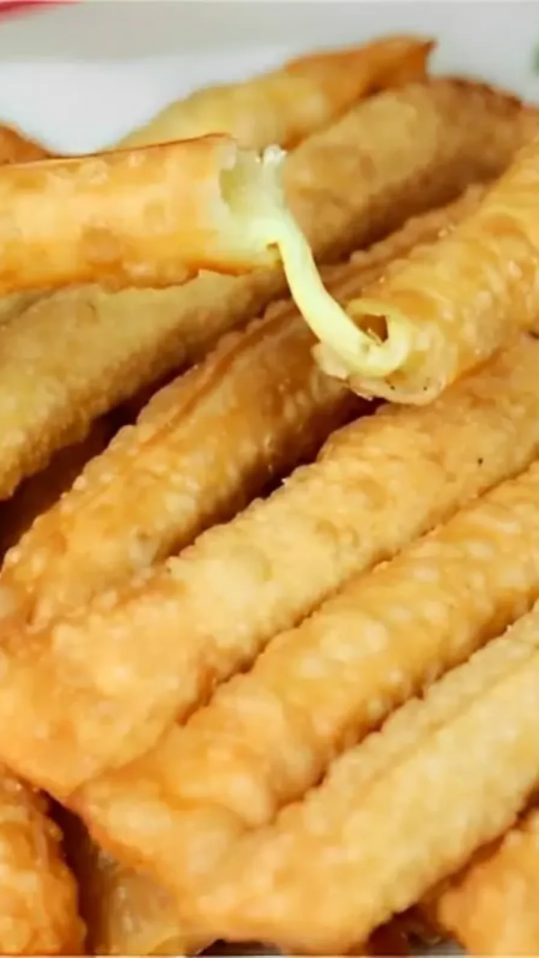 Com esses 2 ingredientes simples que tinha na geladeira fiz uma cigarrete de queijo deliciosa