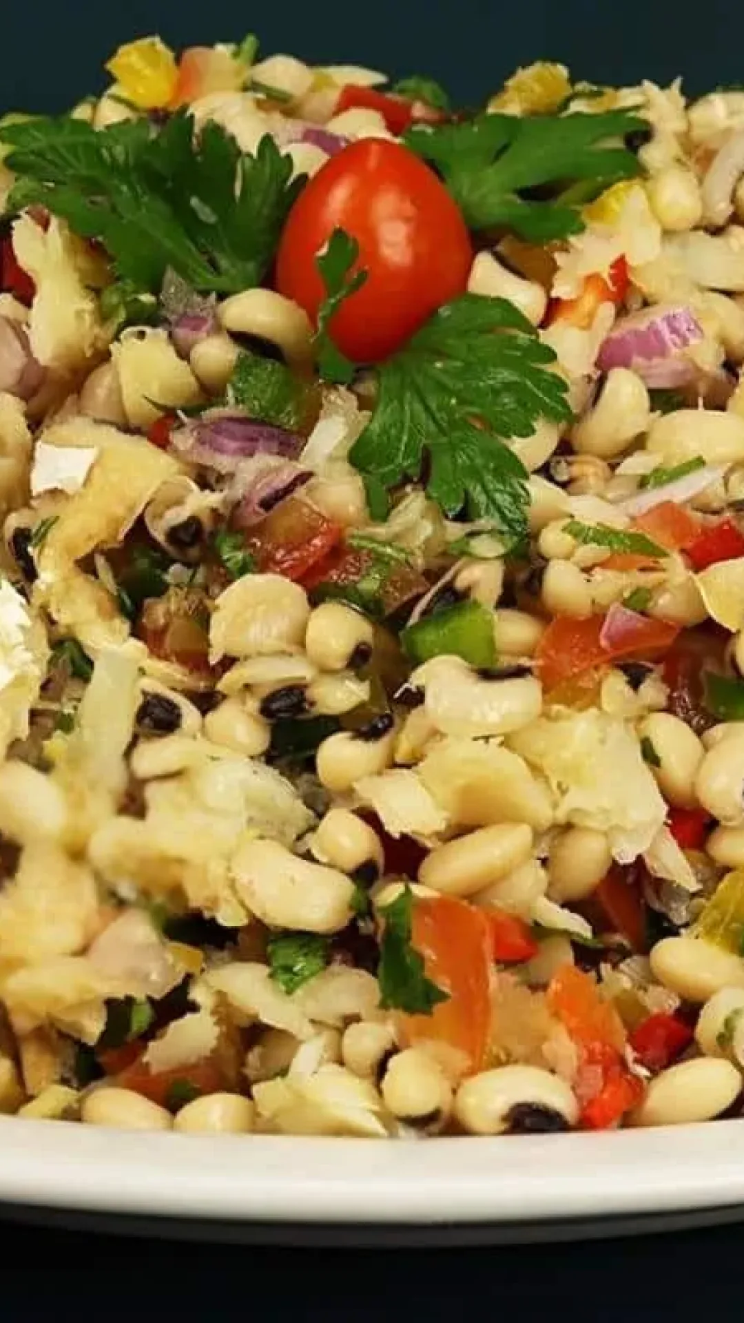 Comece o ano com essa deliciosa salada de bacalhau com grão de bico