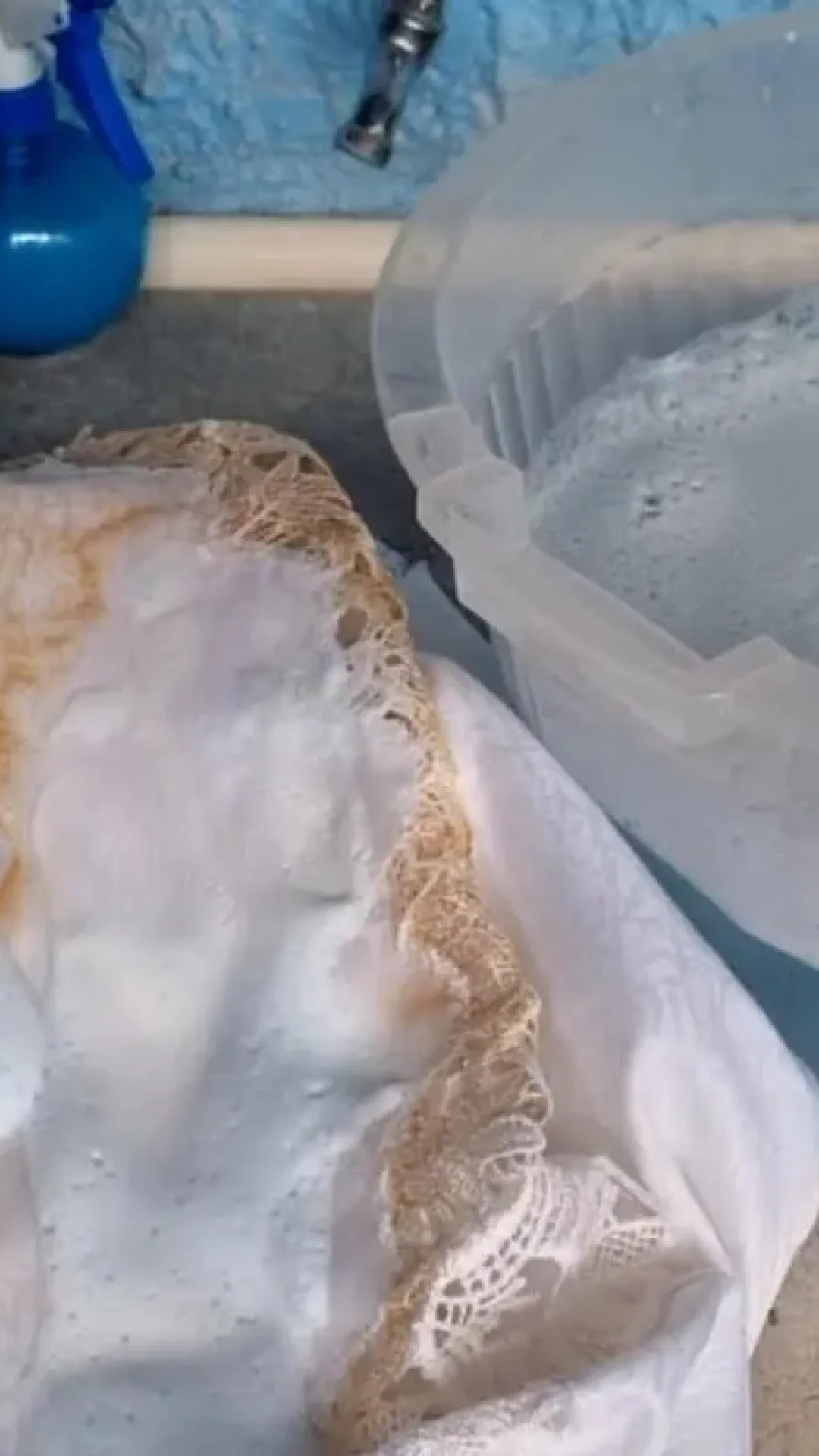 Como branquear roupa amarelada: misturinha caseira fácil e poderosa