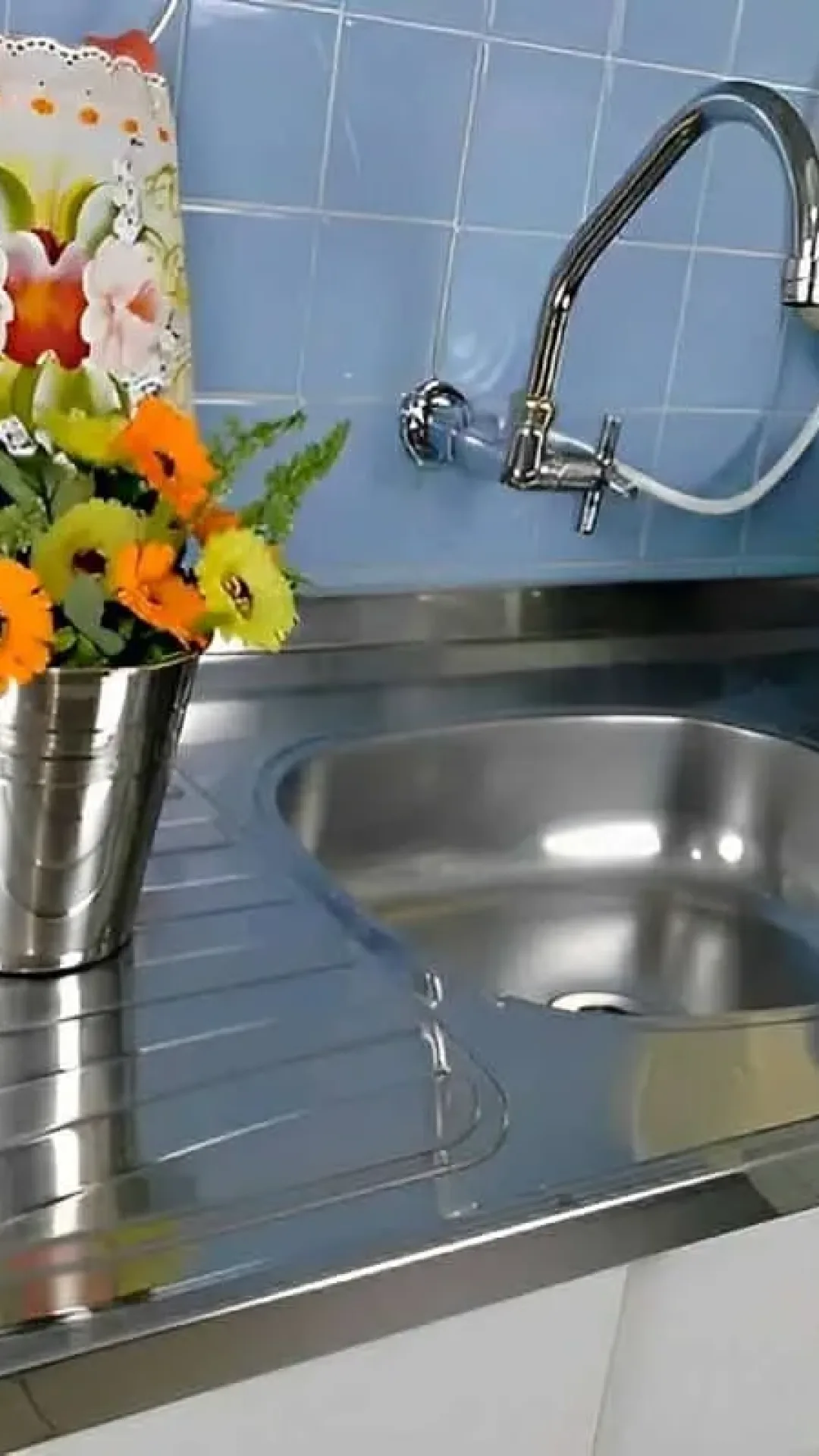 Como dar brilho em pias de inox e também em utensílios sua pia fica novinha com esses truques