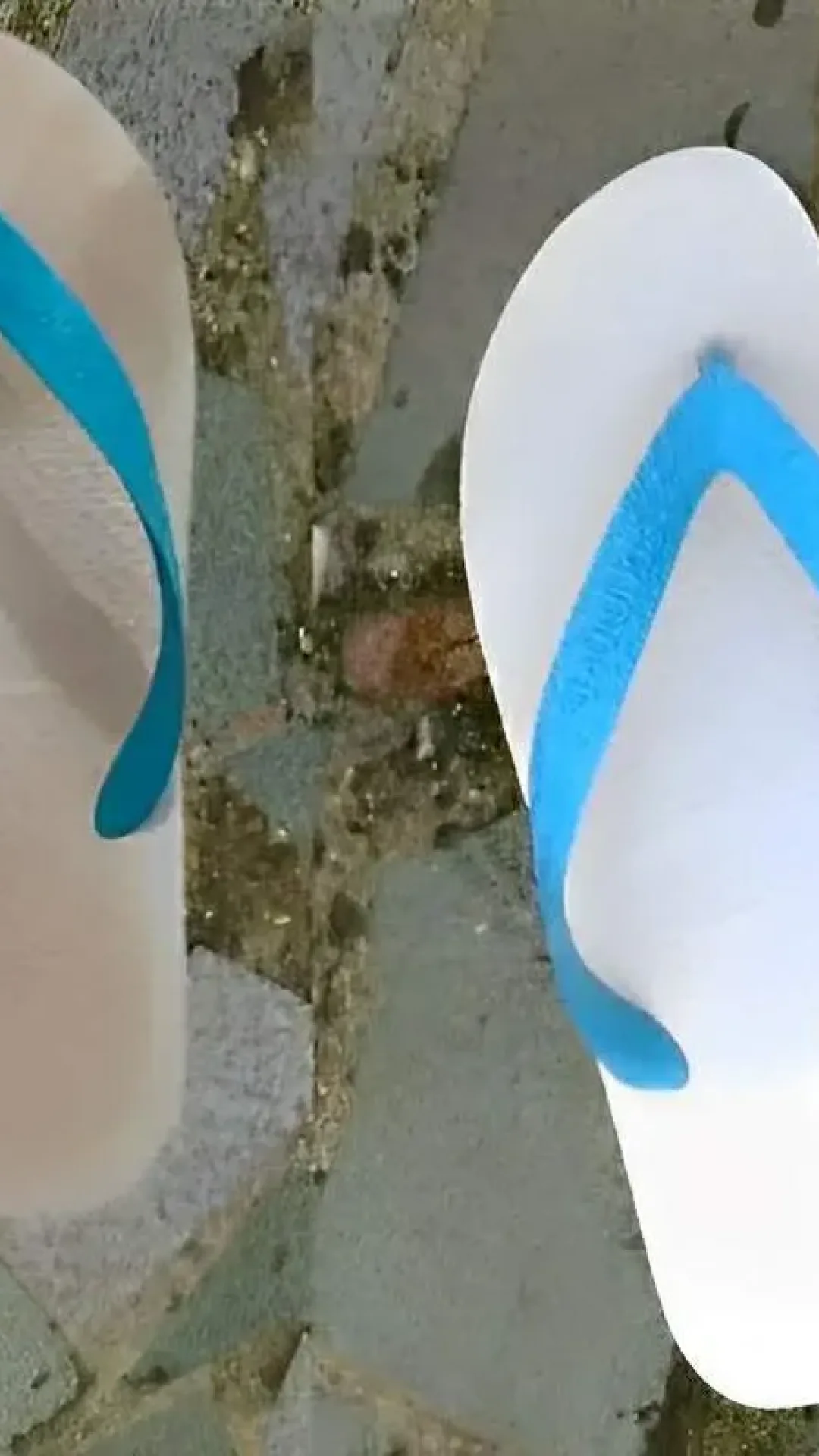 Como desencardir Havaianas e deixá-las como novas usando ingredientes que você tem no armário