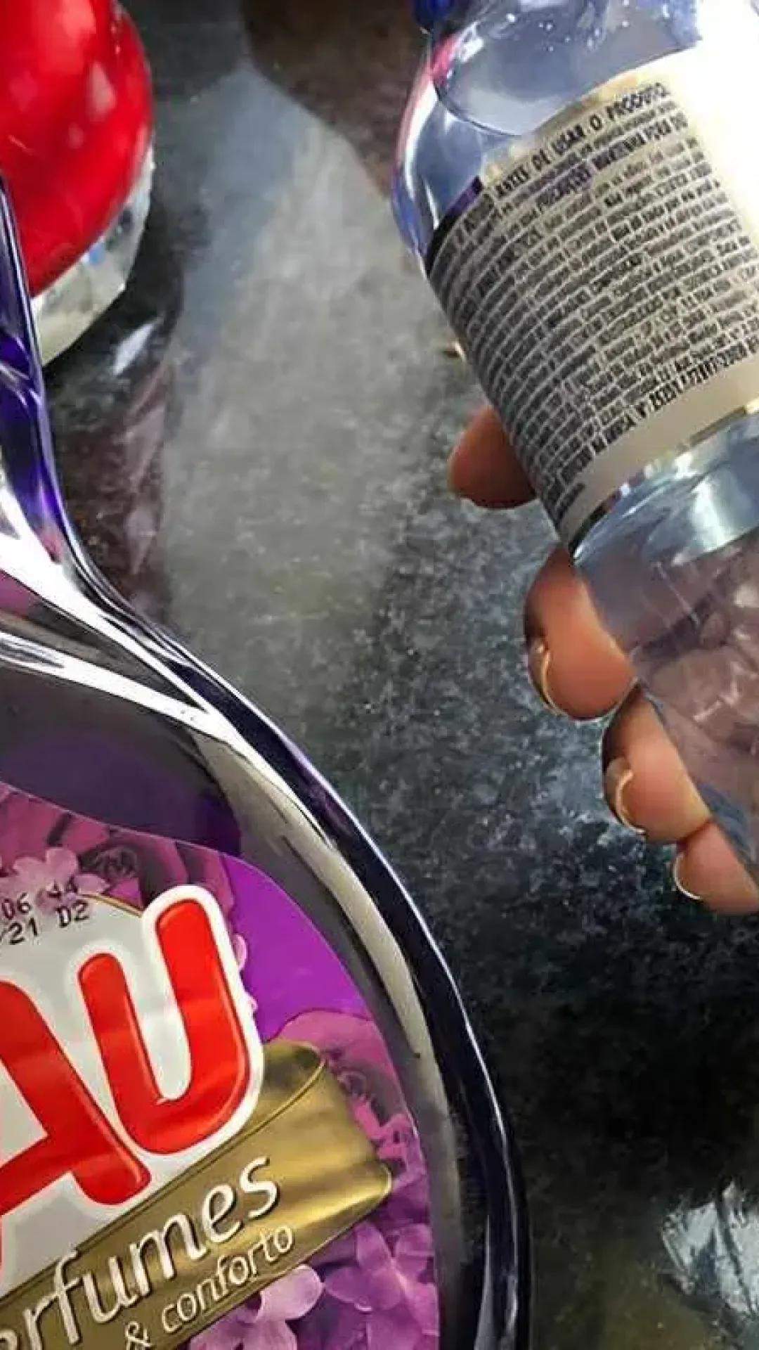 Como desencardir piso usando apenas 4 ingredientes que você tem em casa