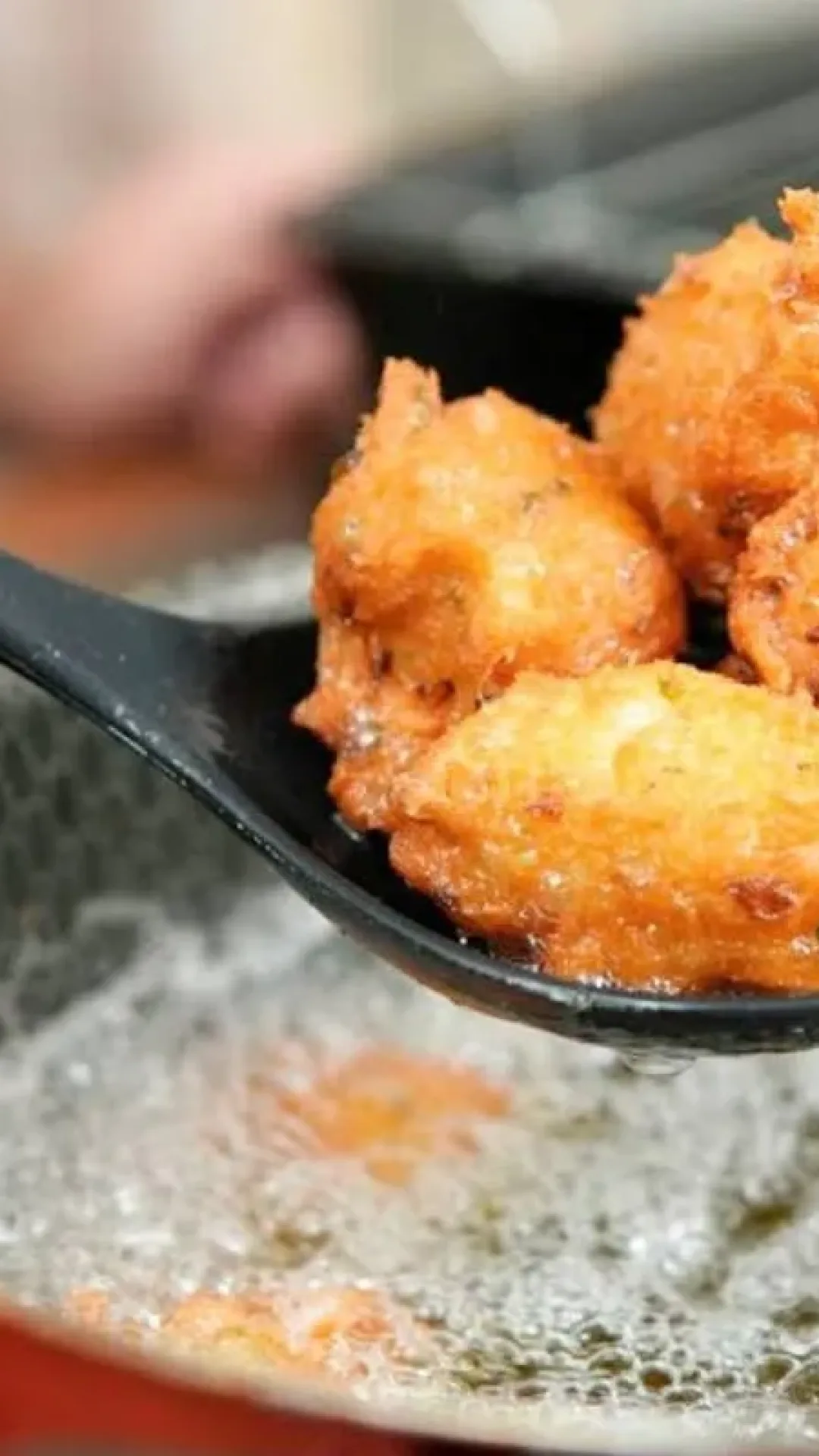 Como fazer bolinho de bacalhau de lanchonete que fica sequinho e crocante