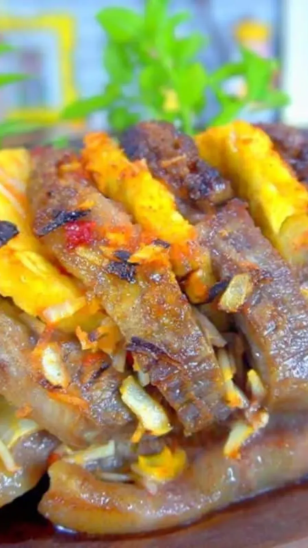 Como fazer lombo recheado com abacaxi para servir no almoço do fim de semana