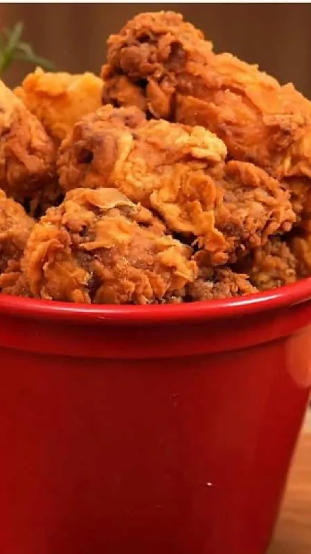 Como fazer o frango frito do KFC na sua casa sem gastar com ingrediente caro