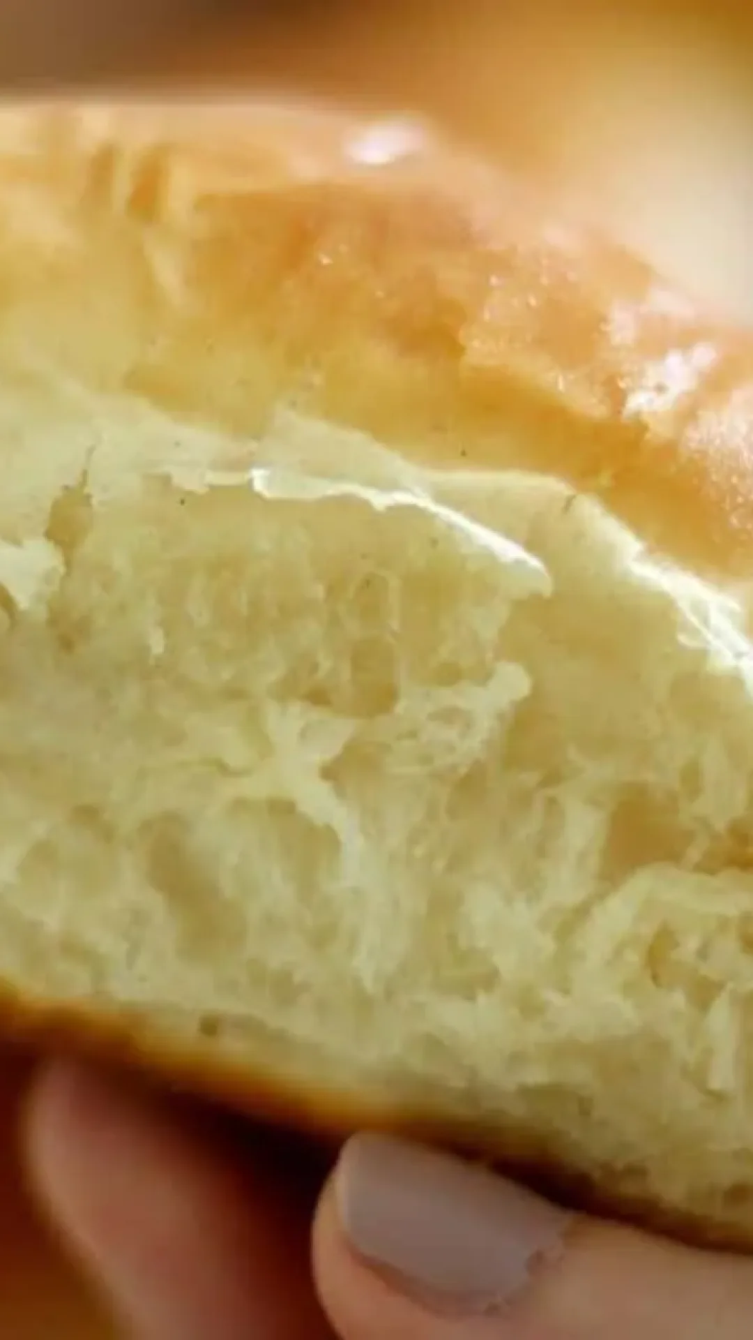 Como fazer pão sem ovo para saborear com manteiga no café da manhã