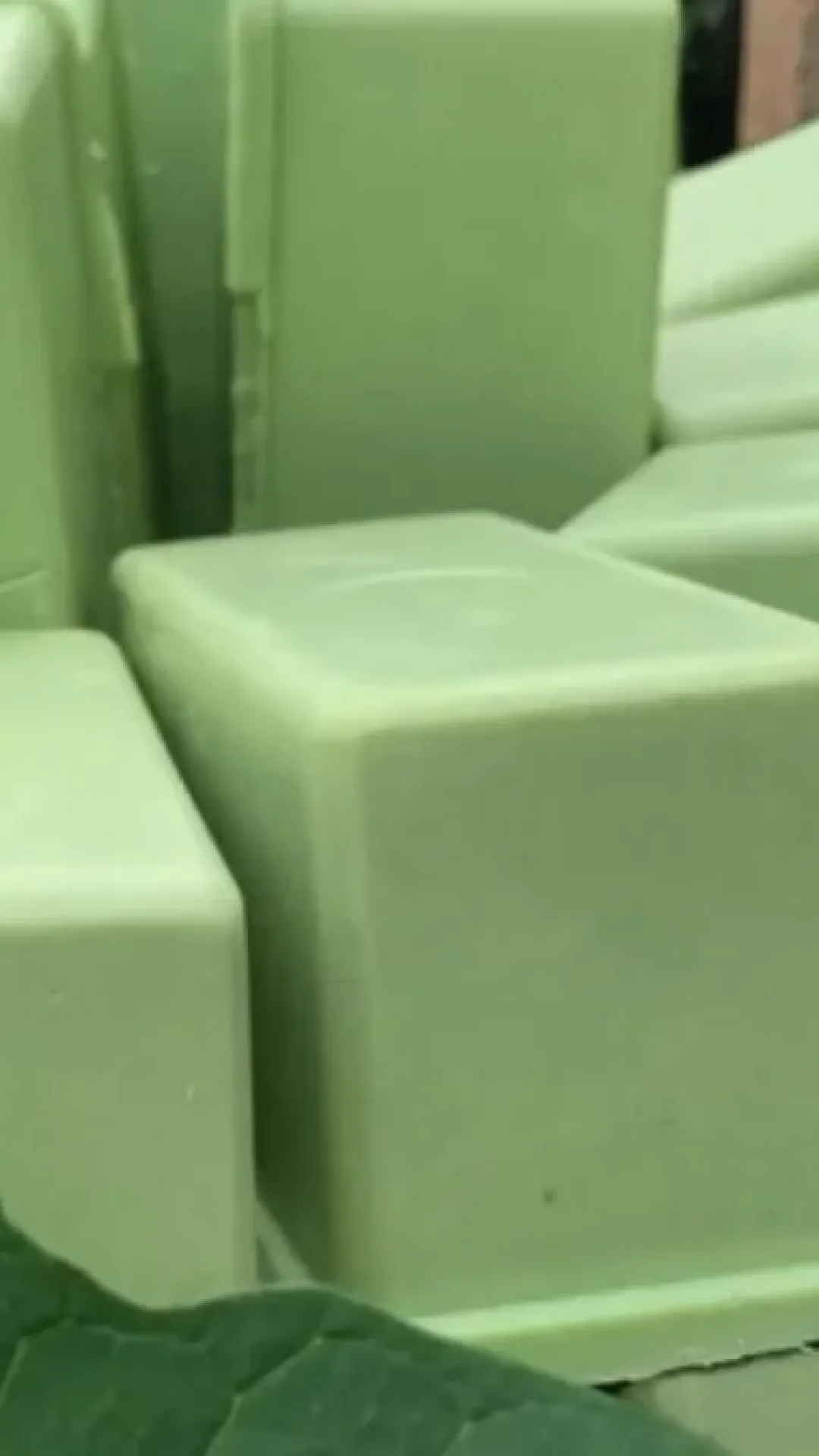 Como fazer sabão caseiro com folha de mamão que desmancha fácil na água e espuma bastante