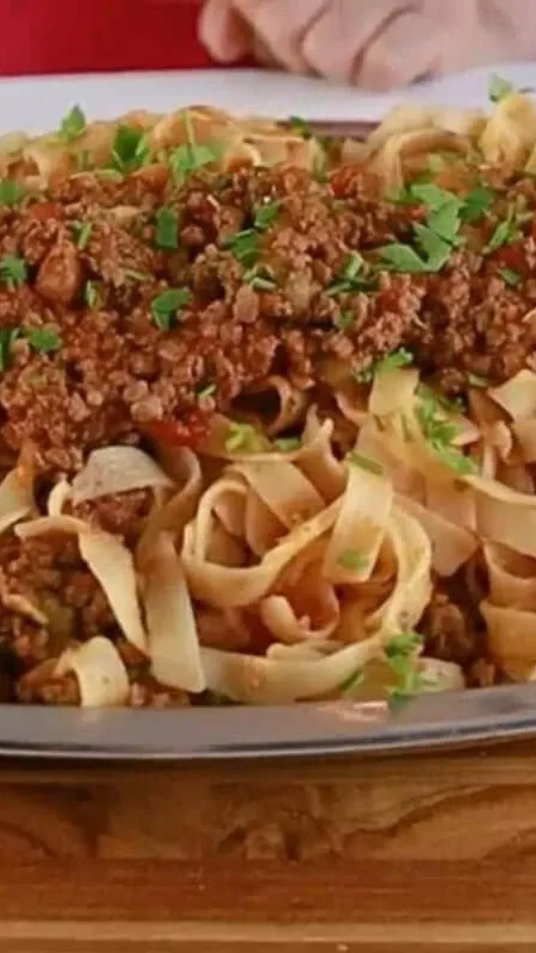 Como fazer talharim ao molho bolonhesa para o almoço: bem soltinho e saboroso