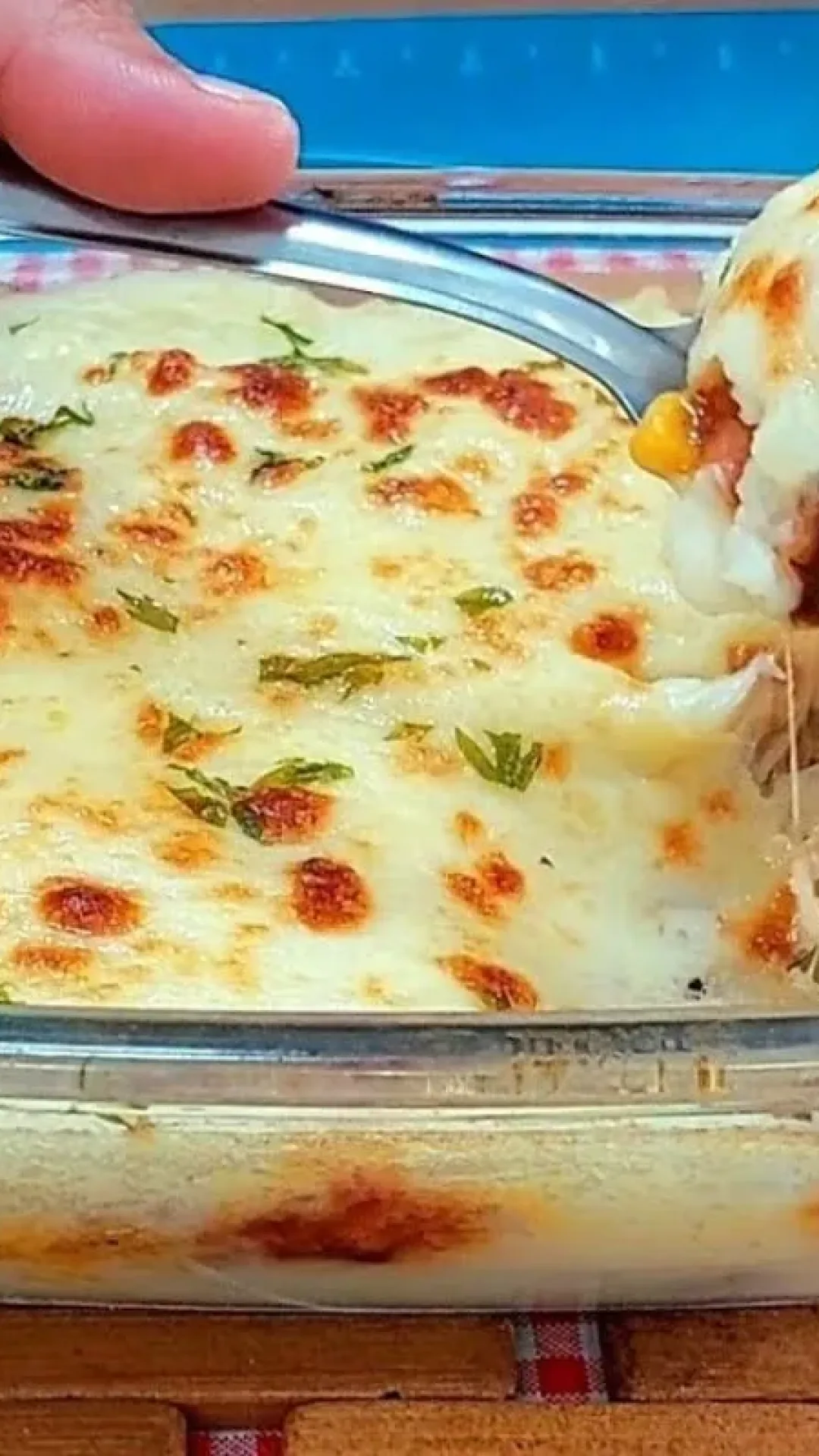 Como fazer um delicioso escondidinho de linguiça rapidinho para seu almoço