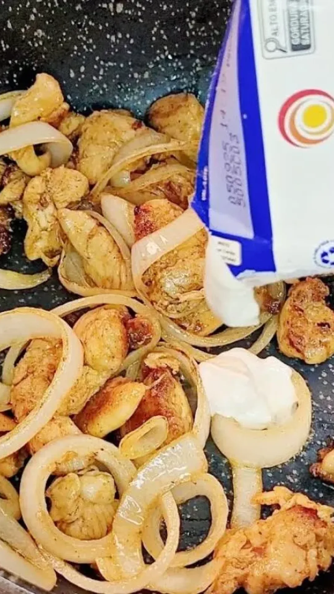 Como fazer um frango cremoso na frigideira de um jeito super fácil e que fica delicioso