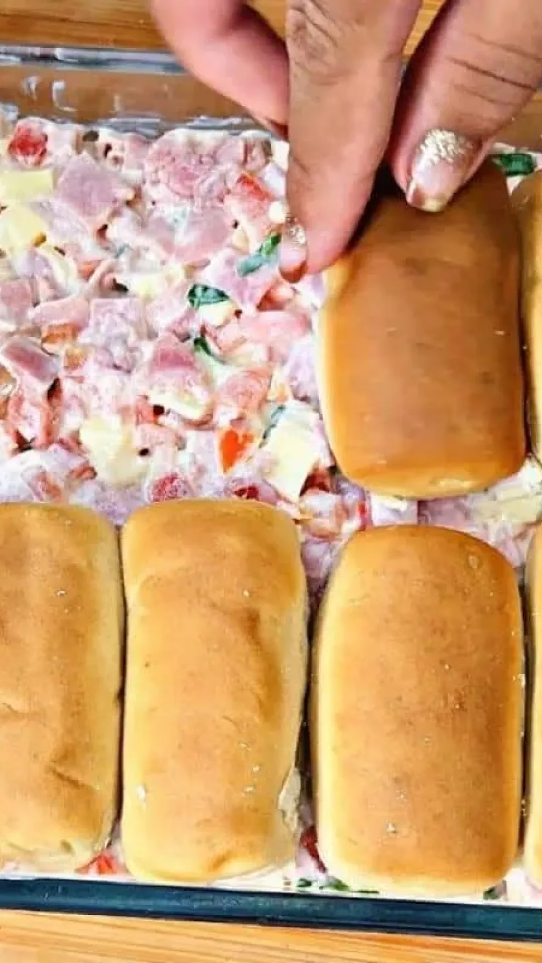 Como fazer um lanche com bisnaguinha bem rapidinho que pode até ser servido no jantar