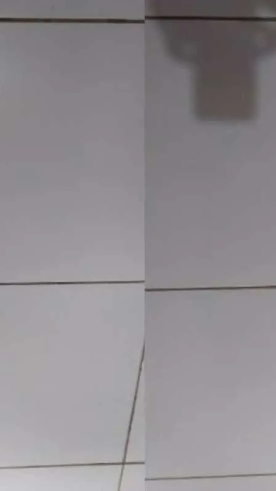 Como limpar azulejo da cozinha e do banheiro com uma misturinha que derrete toda a sujeira