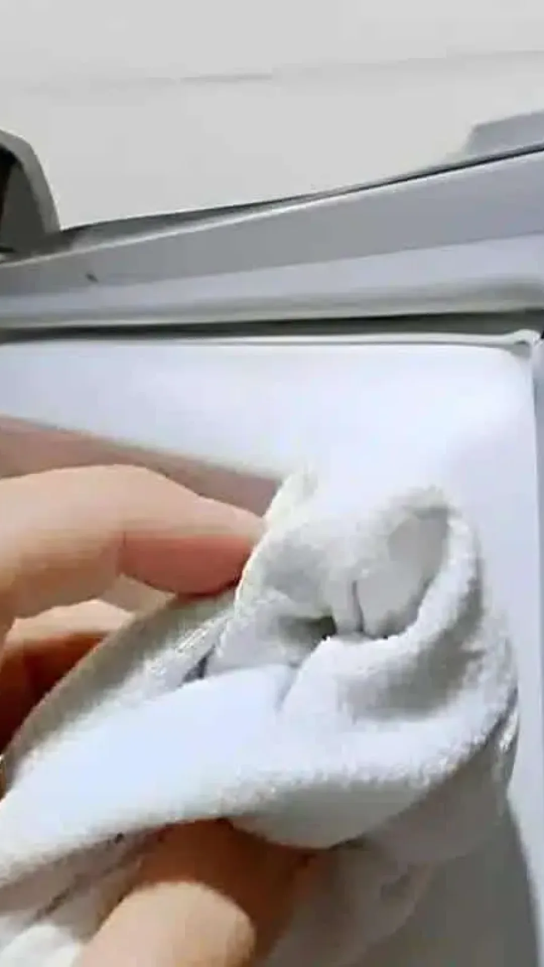 Como limpar borracha de geladeira: dica para tirar todo mofo e encardido