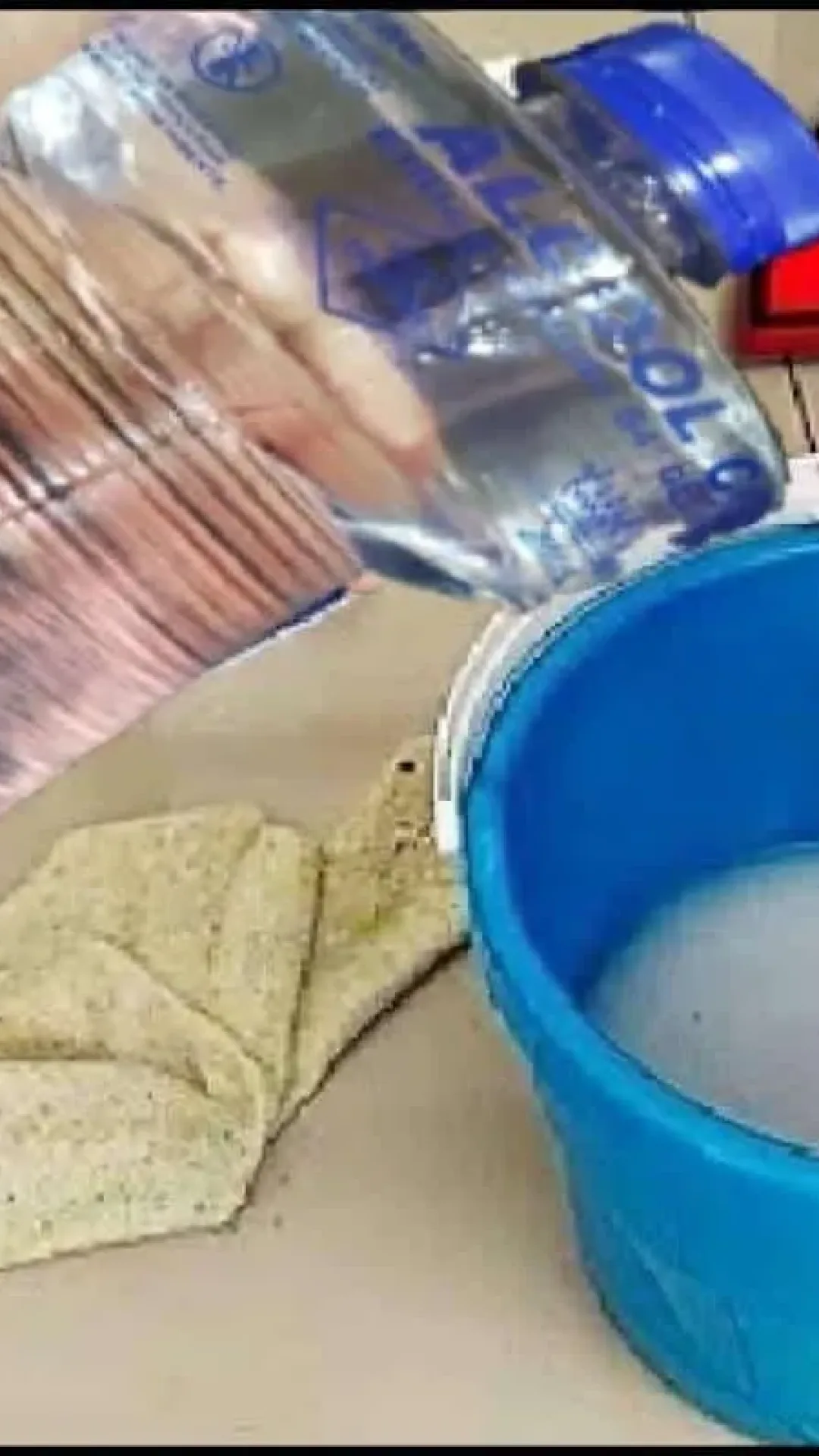 Como limpar piso encardido: misturinha perfeita para as sujeiras mais pesadas