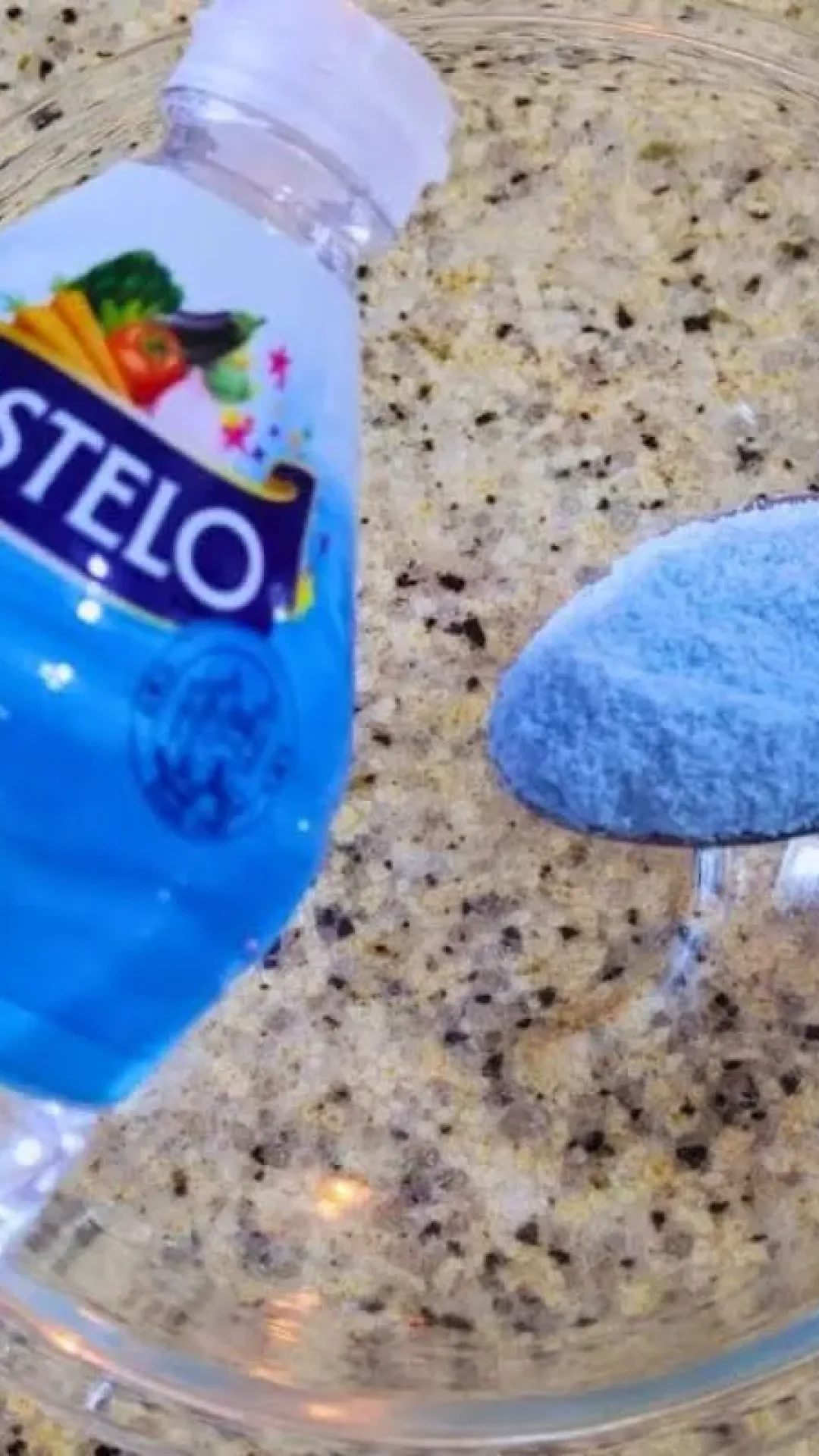Como limpar sofá sem lavar: misturinha que toda sujeira rapidinho e sem esforço