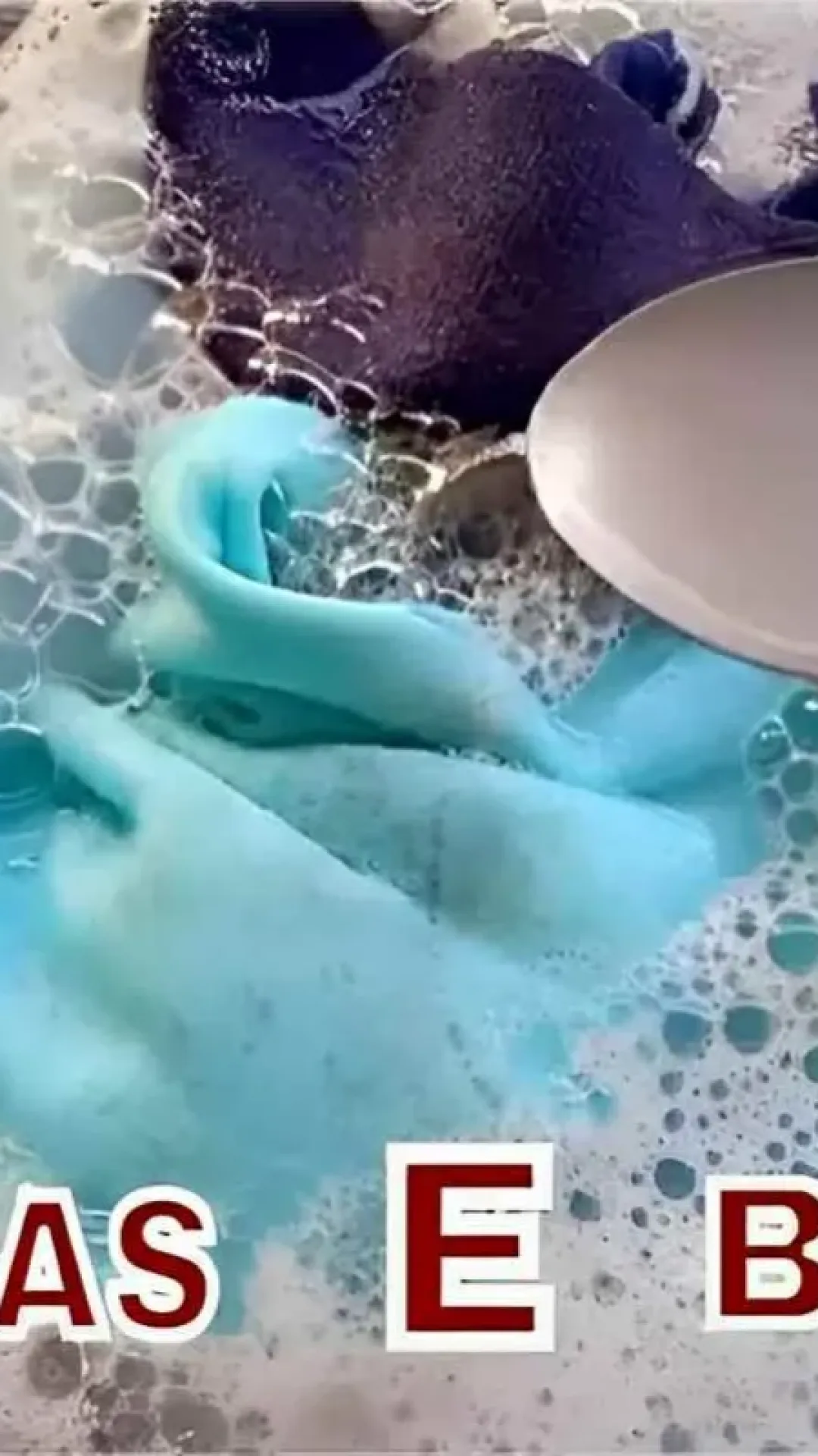 Como remover manchas de mofo das roupas coloridas e deixá-las como novas de novo