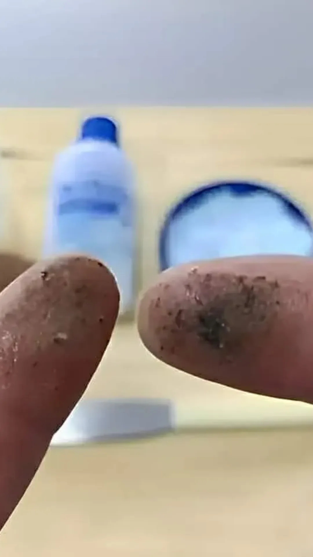 Como remover Super Bonder dos dedos de forma fácil e prática com ingredientes que você já tem em casa