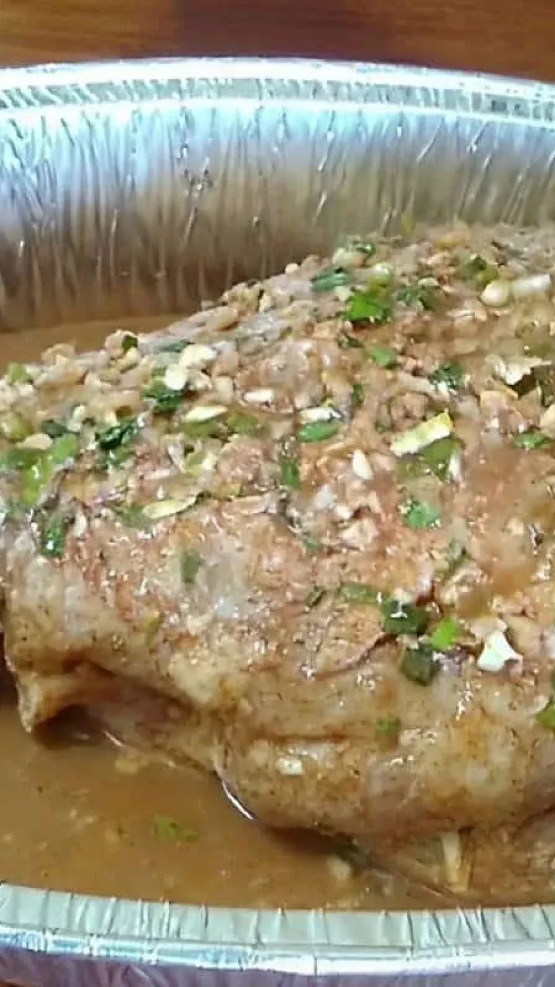Como temperar e assar um pernil de porco bem suculento para o almoço de dia das mães