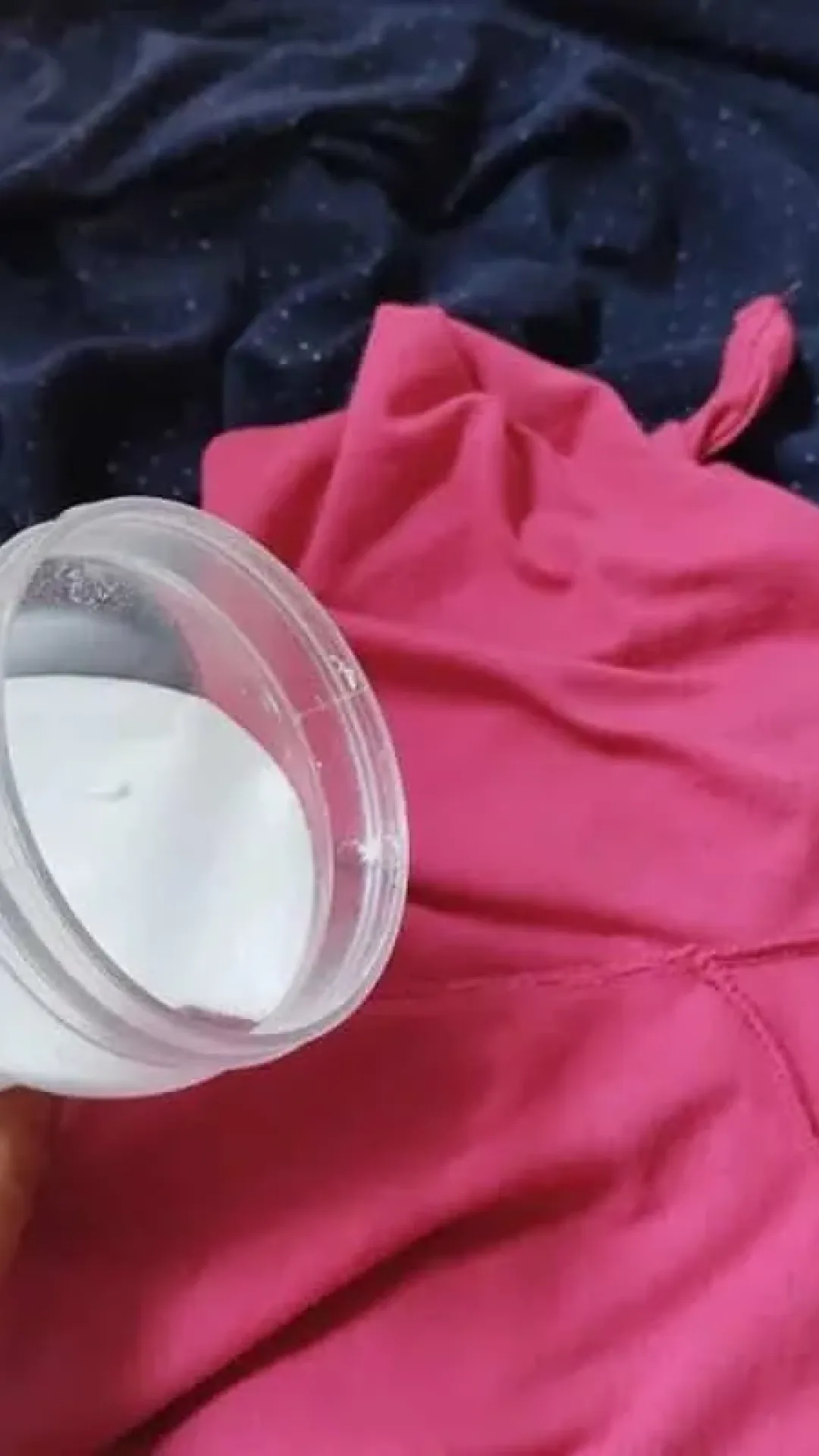 Como tirar cheiro de suor das roupas: segredo de lavanderia que você vai adorar