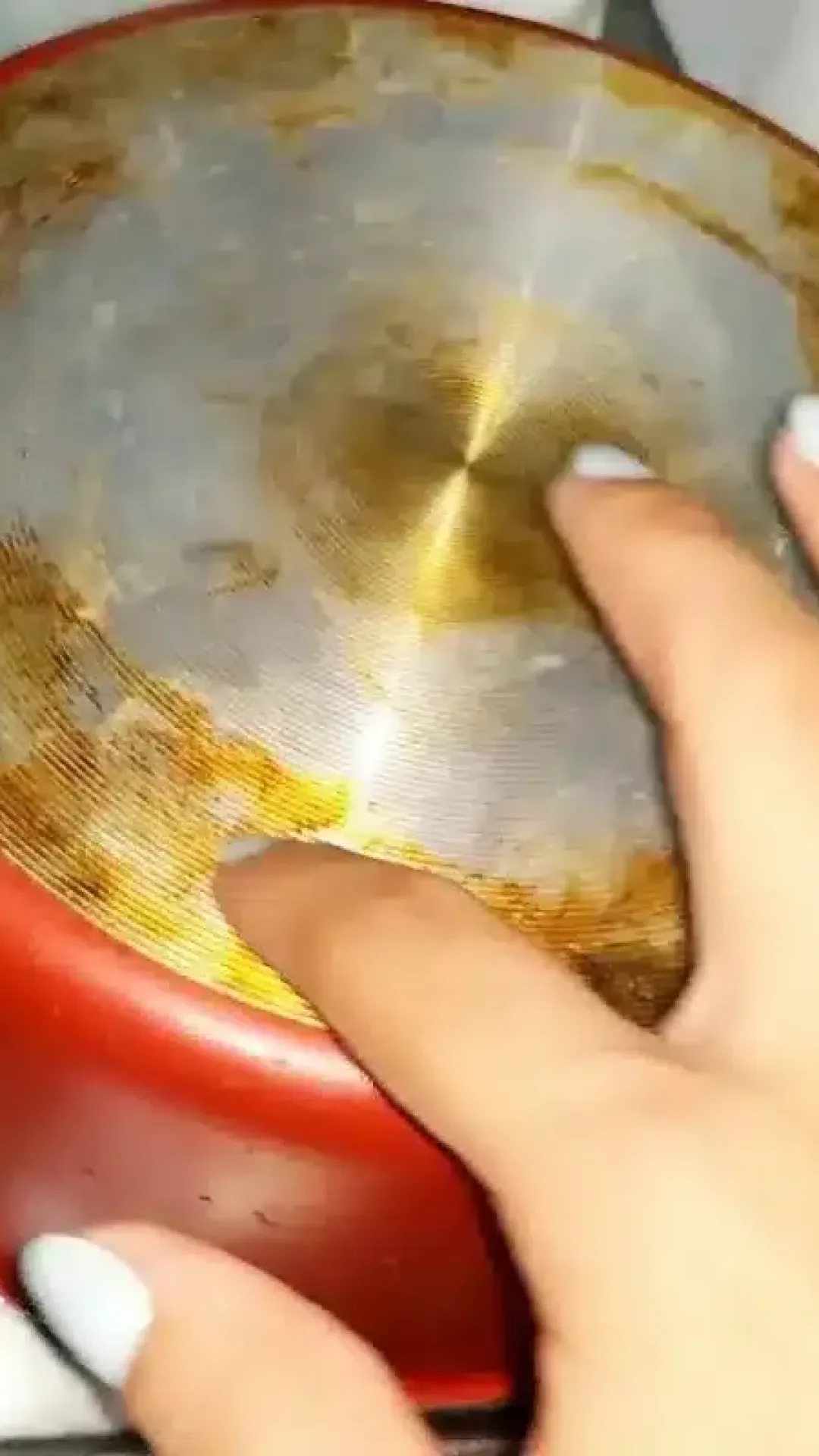 Como tirar gordura da panela que queimou na hora de fazer o almoço