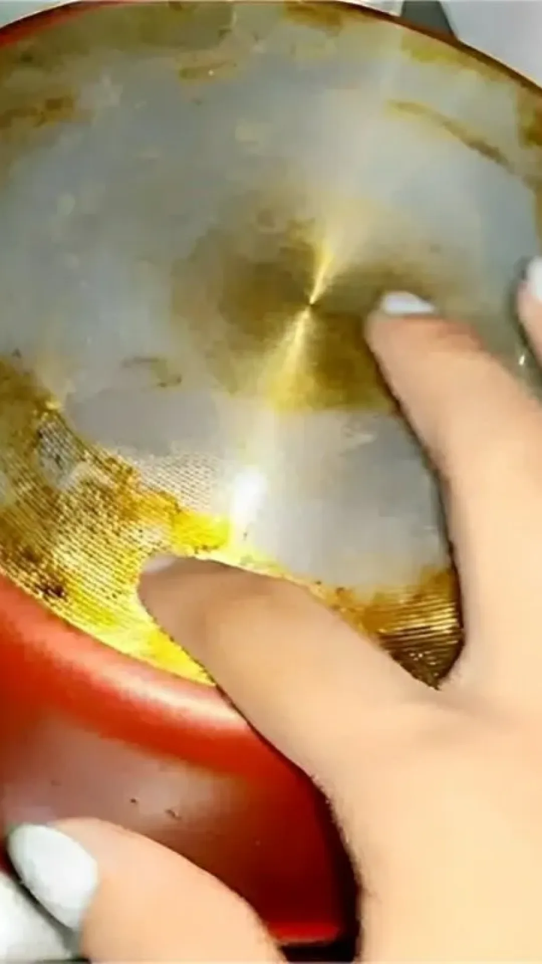 Como tirar gordura da panela usando apenas 2 ingredientes e sem se esforçar