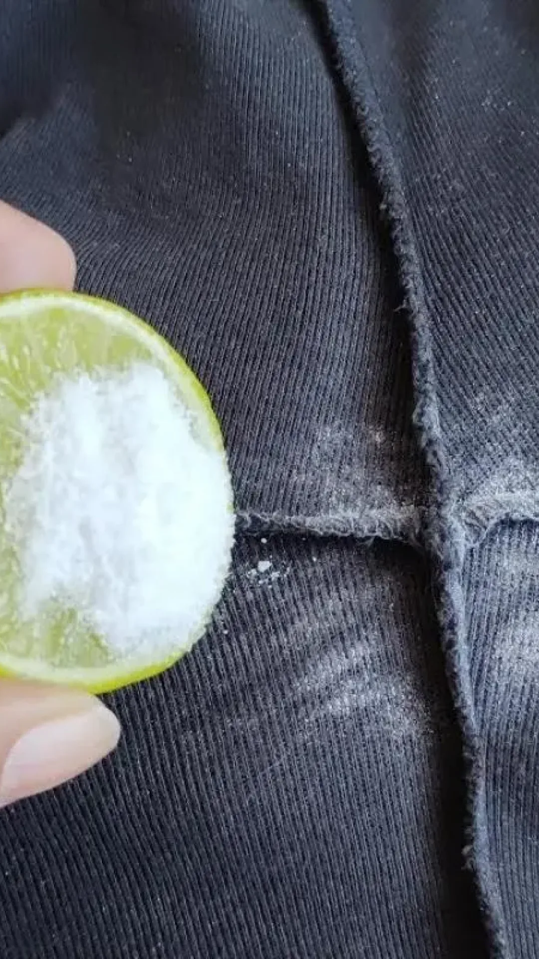 Como tirar mancha de desodorante: não precisa de produto de limpeza caro do mercado
