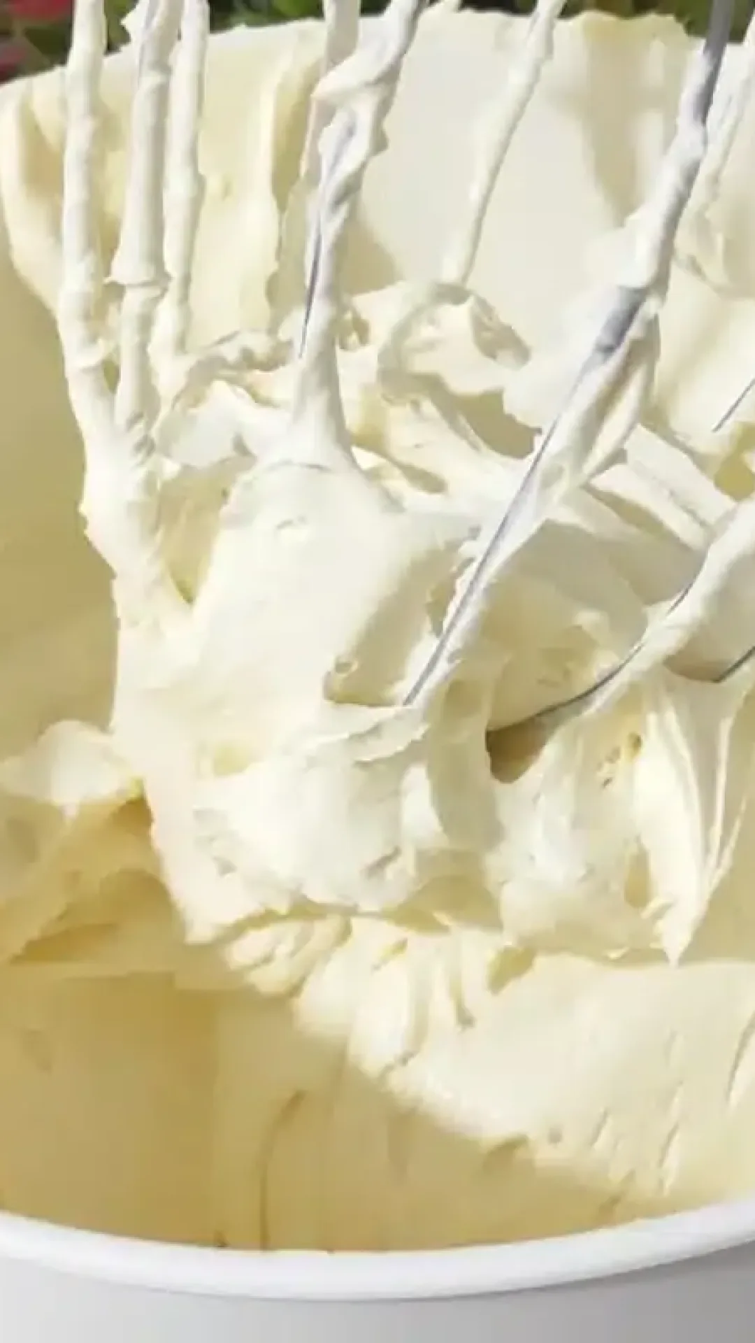 Confeiteira profissional dá todas as dicas para você fazer um recheio de leite ninho perfeito