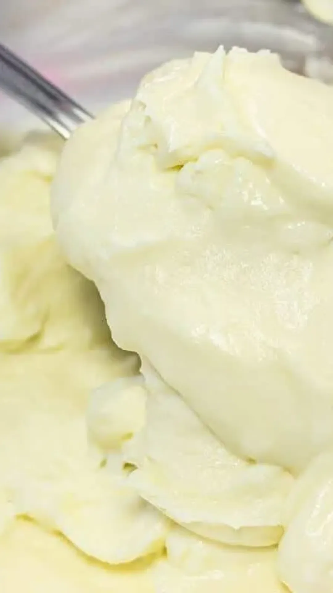 Confeiteira profissional vai ensinar um creme perfeito para usar em recheio de bolo de festa