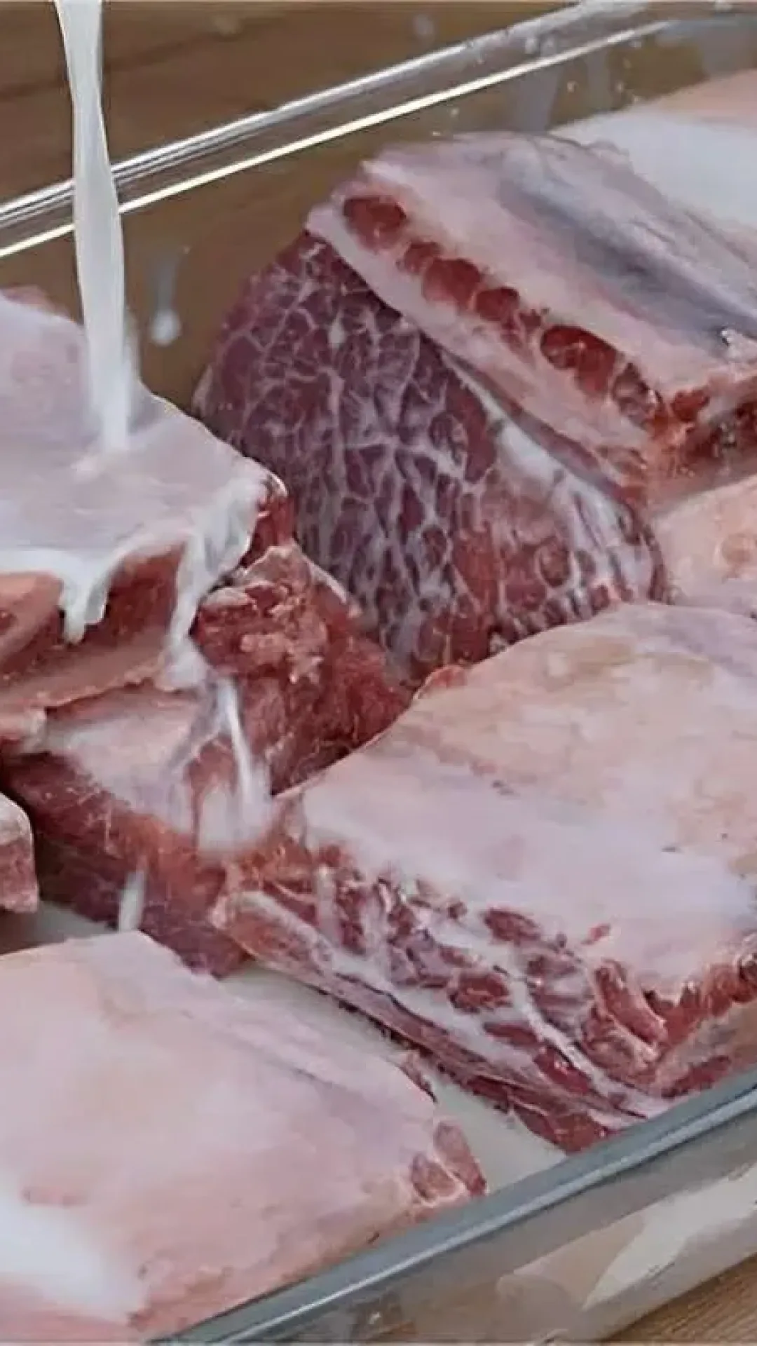 Costela assada de dar água na boca feita de um jeito que você nunca viu
